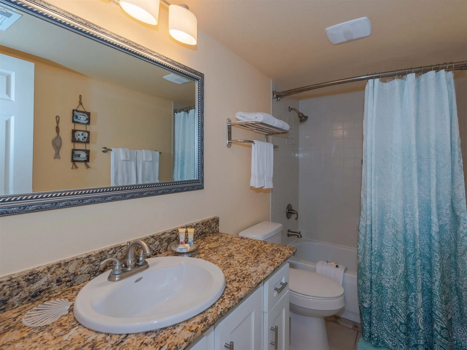 Private Full Bath – Paradise condo Rockport