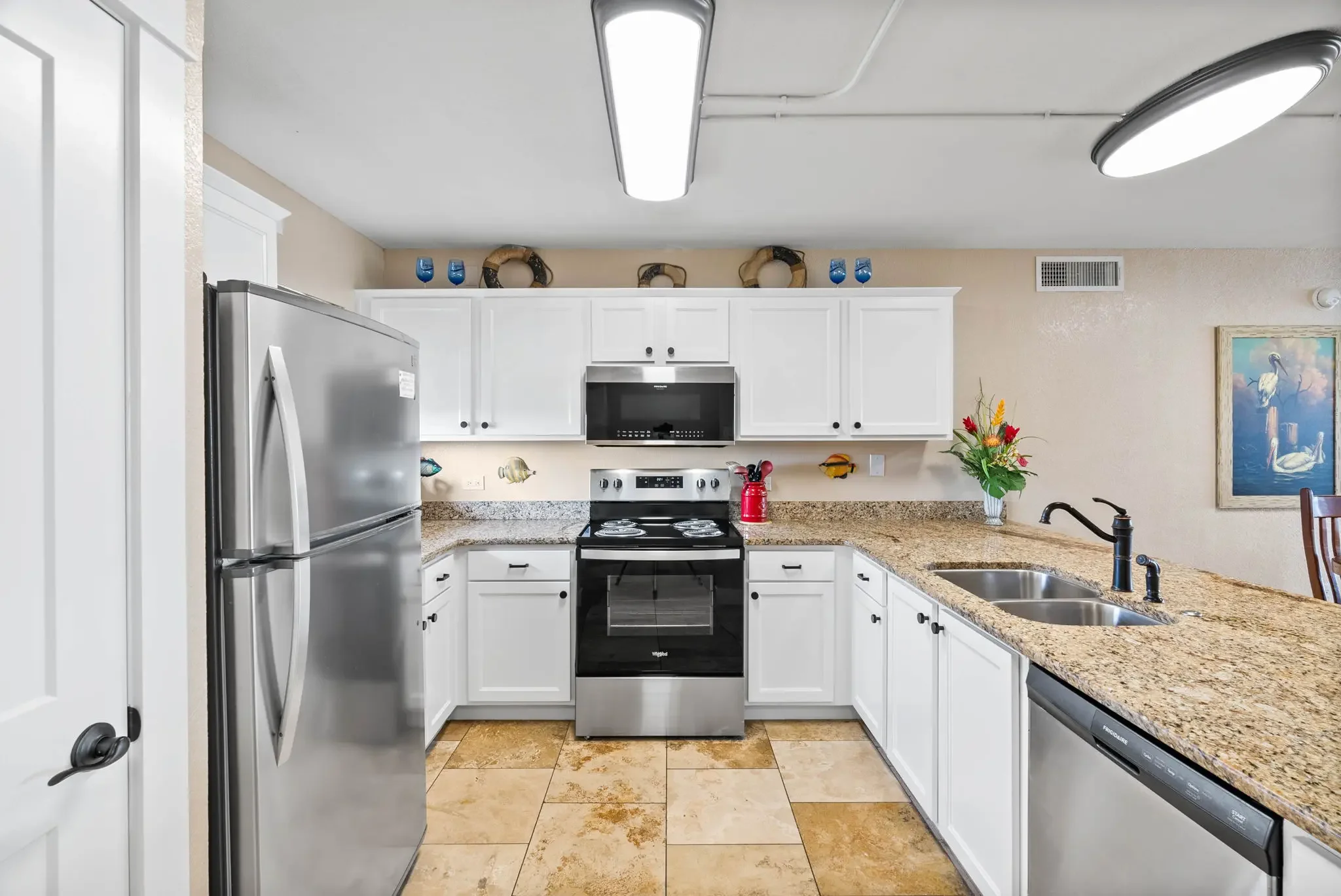 Fully equipped kitchen with stove, microwave, and refrigerator – Grandview vacation rental Rockport