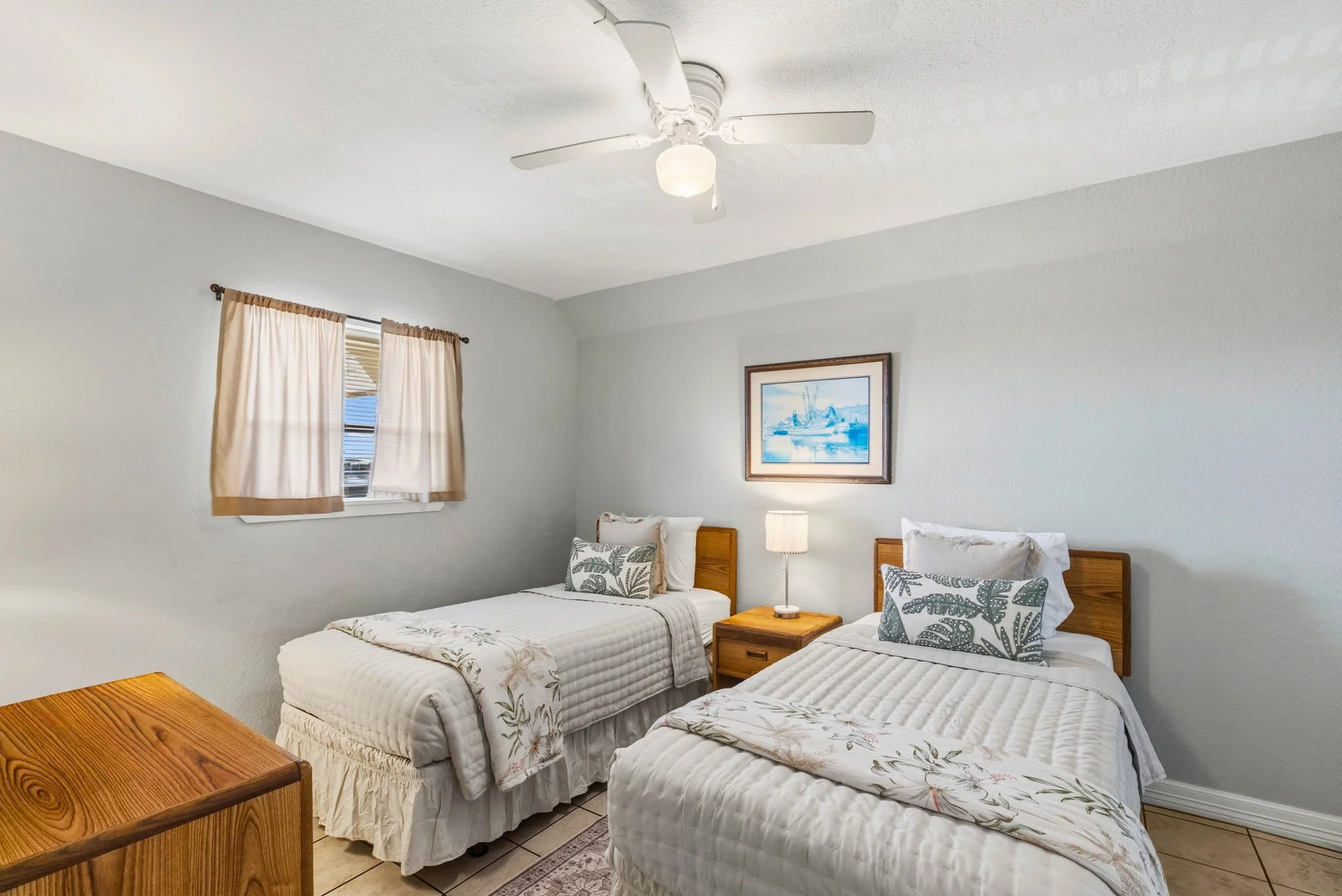 Twin guest bedroom with coastal décor in Peaceful Pelican, Rockport TX vacation rental