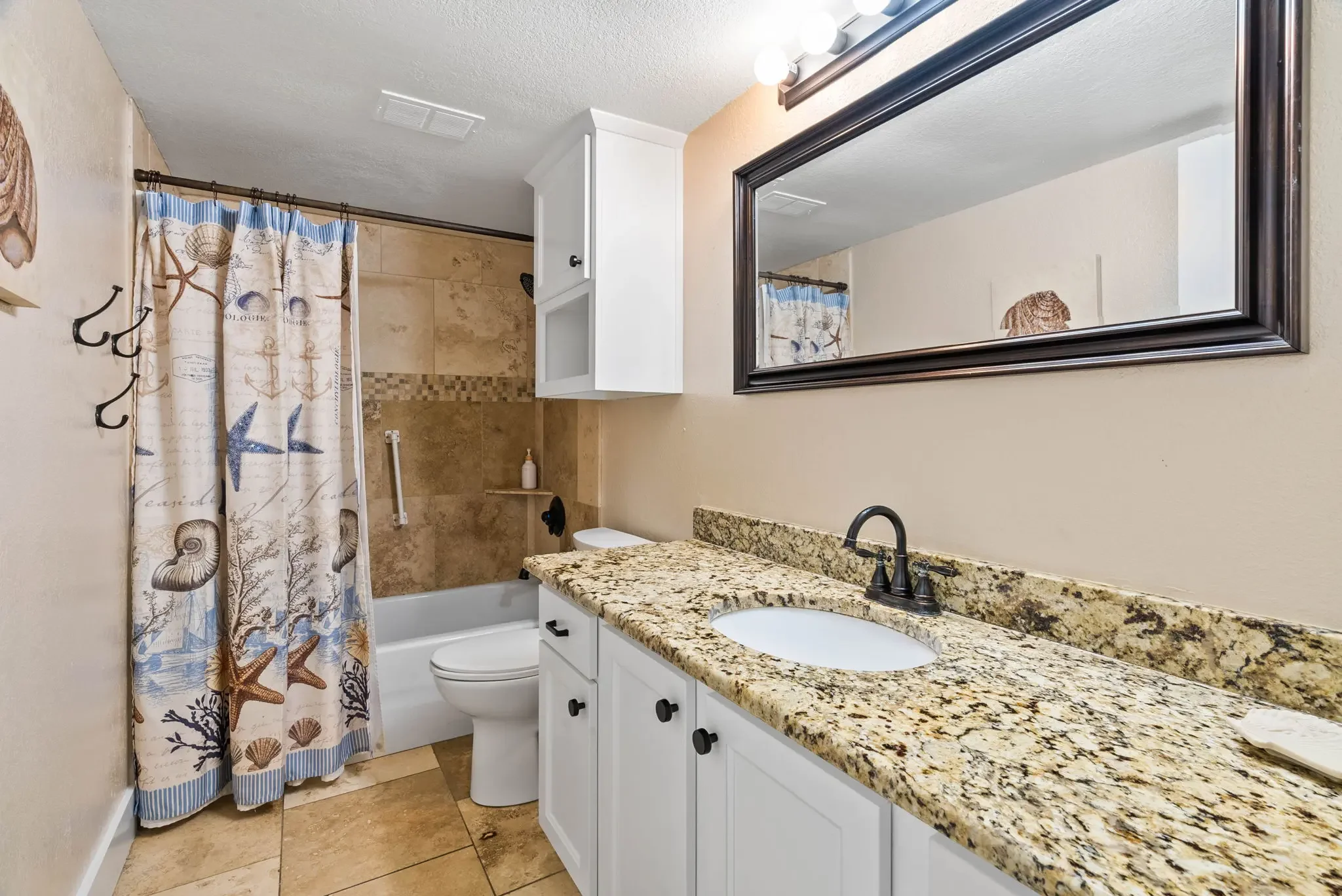 Full private bath - Grandview condo Rockport