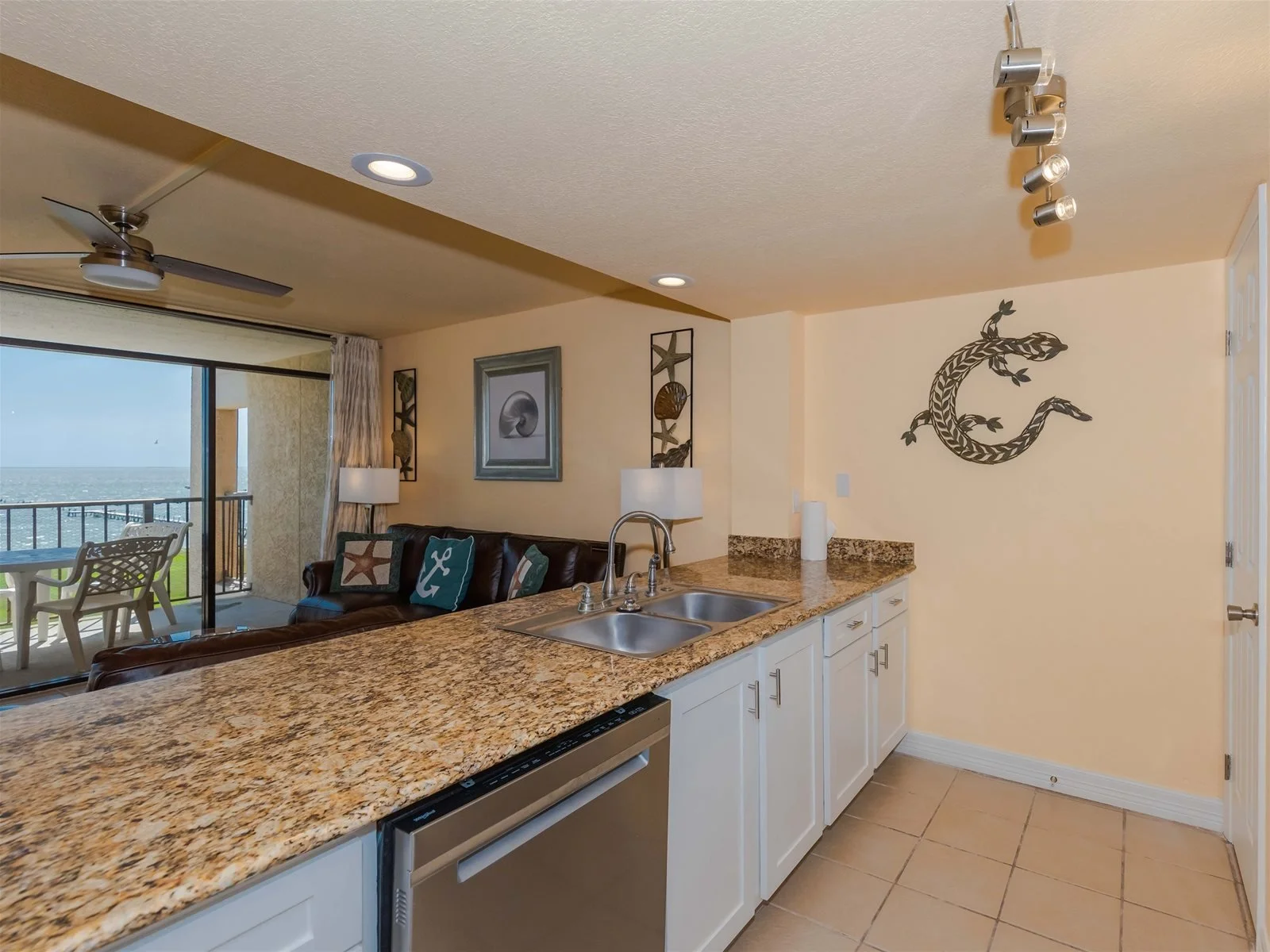 Fully equipped kitchen with stove, oven, and refrigerator – Paradise vacation rental Rockport