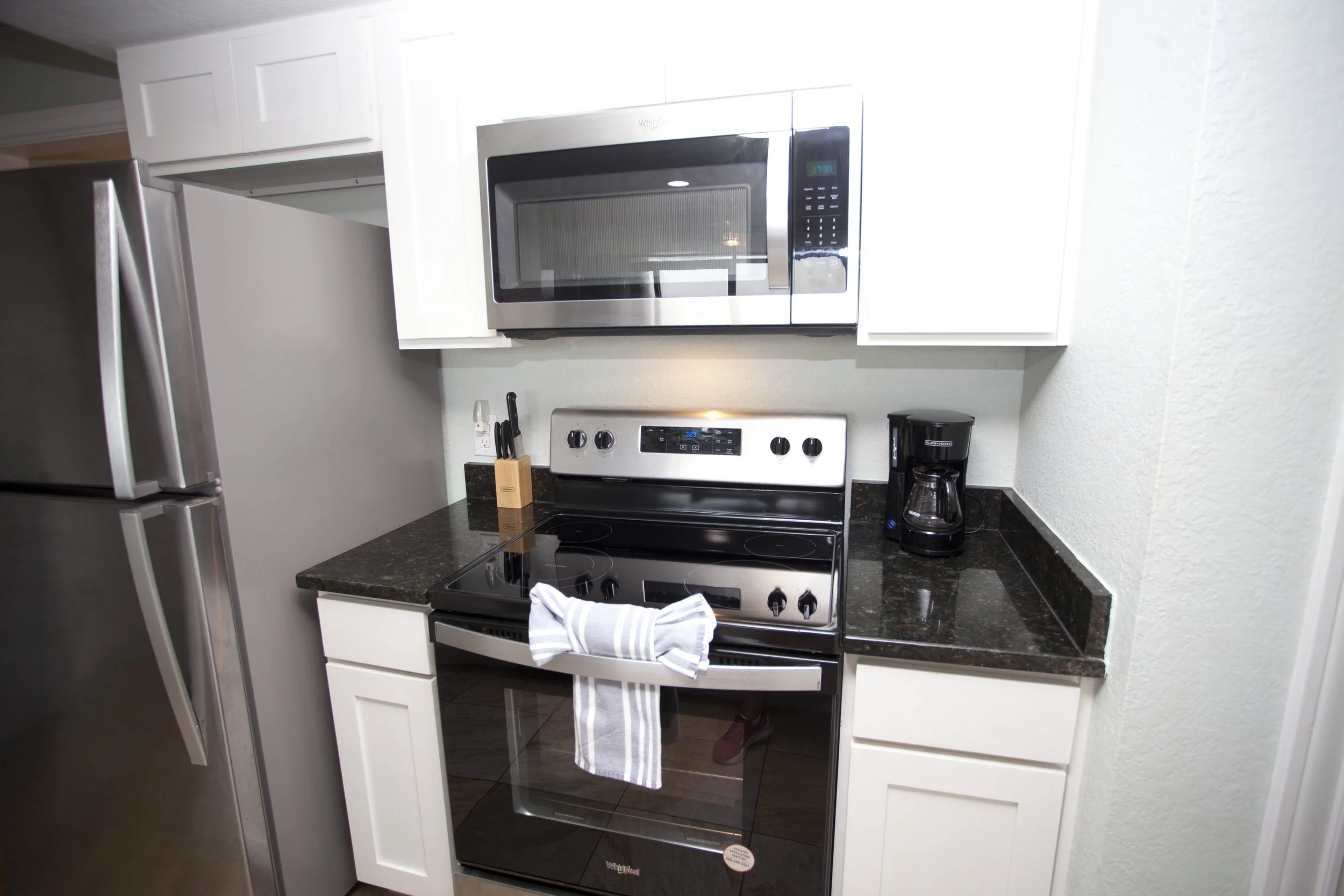 Kitchen005_Laguna-Reef-101_Salty-Pelican_Rockport_011.JPG