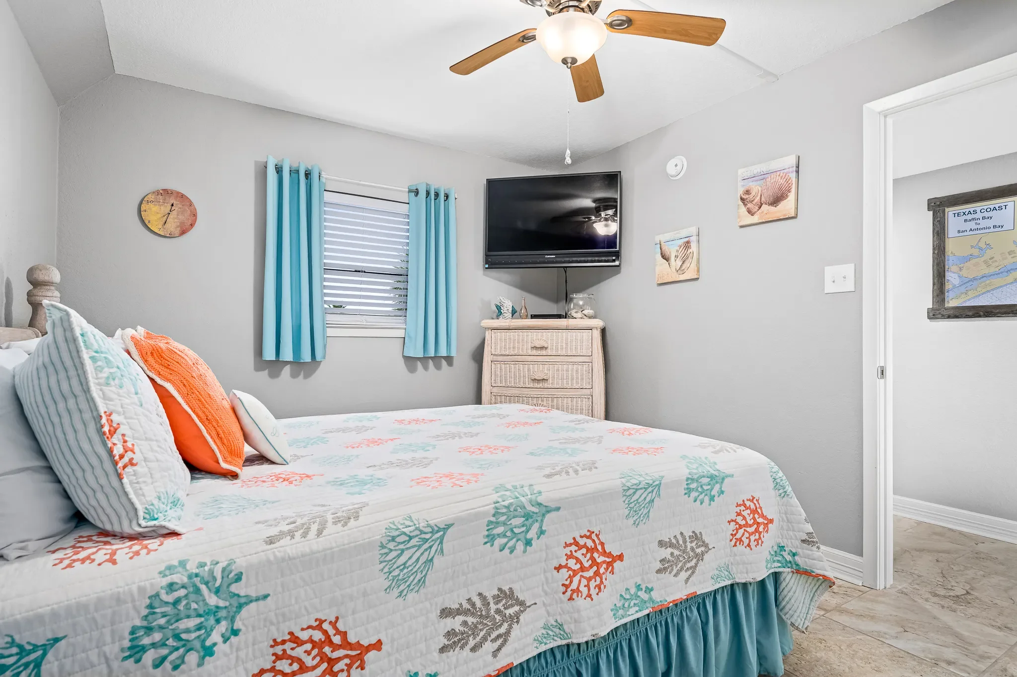Bedroom_Laguna-Reef-207_Big-Daddys-Place_Rockport_03.webp