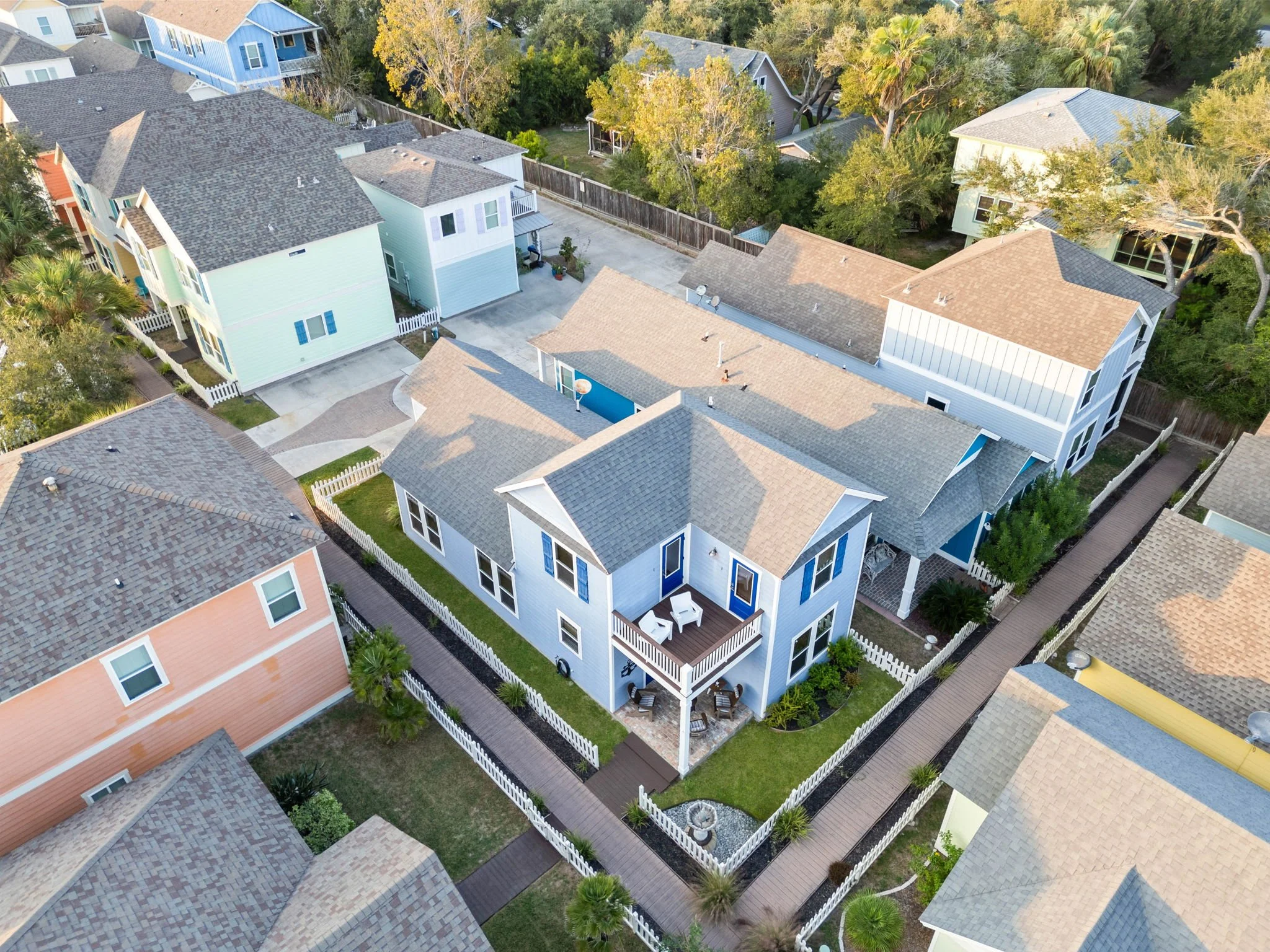 Bird’s-eye view of Marina Del Rey Rockport TX vacation rental with white picket fence and balcony