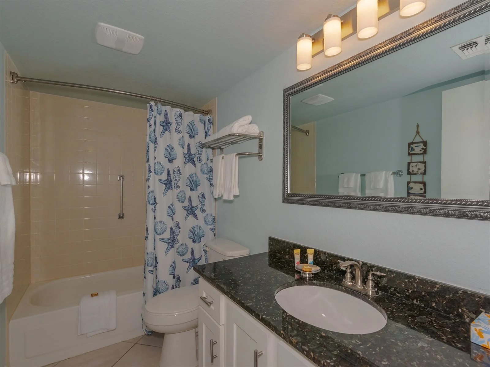 Full private bath - Tradewinds condo Rockport