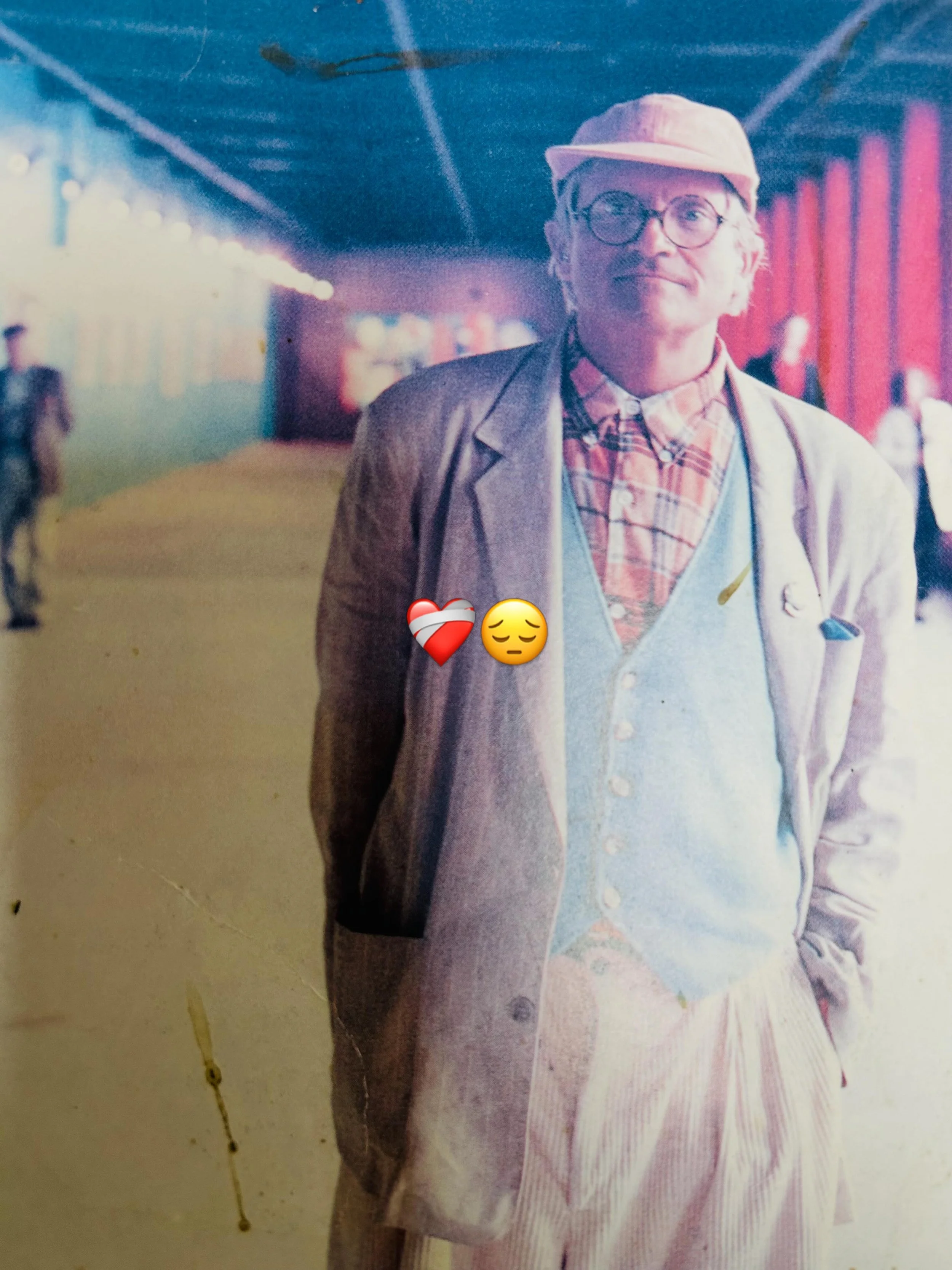My very faded studio postcard&hellip;&hellip;I loved his style 🤩 #davidhockney