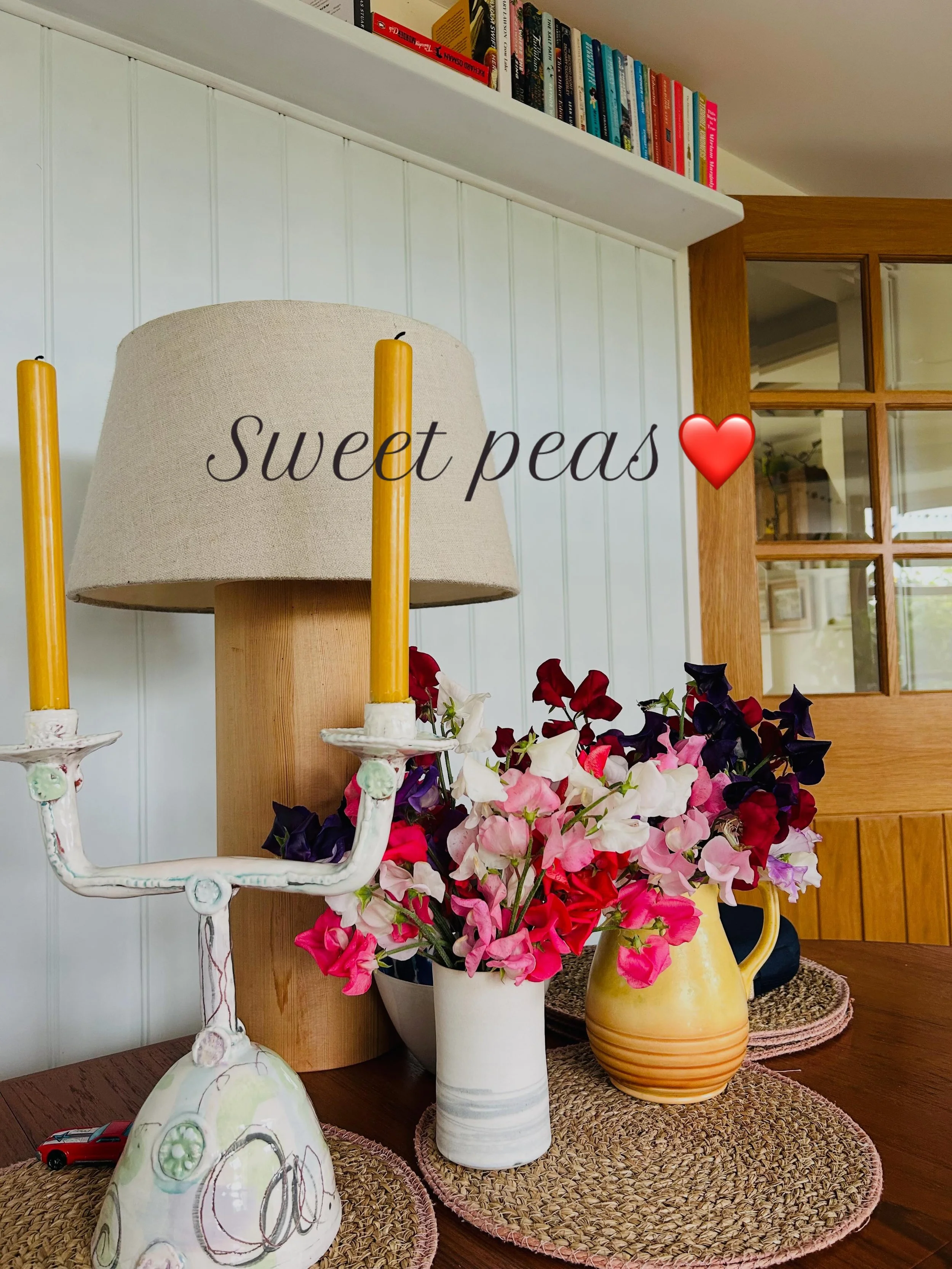 When you get a knock at the door in the evening and you are greeted with a massive bunch of sweet peas that smell divine!! for the love of neighbours!! #kindness #community 🥰🙏