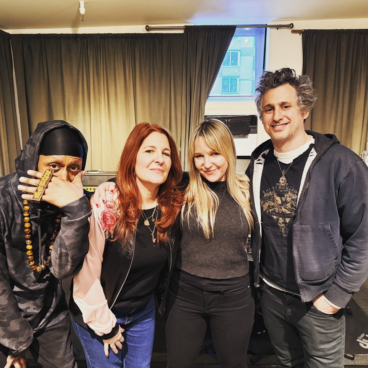 Some of the @cyberprmusic crew taking on NYC. 🍎✨ just a little bit of work,client hangs, and the best energy. love this team.

#CyberPR #NYC #MusicPublicity #TeamVibes