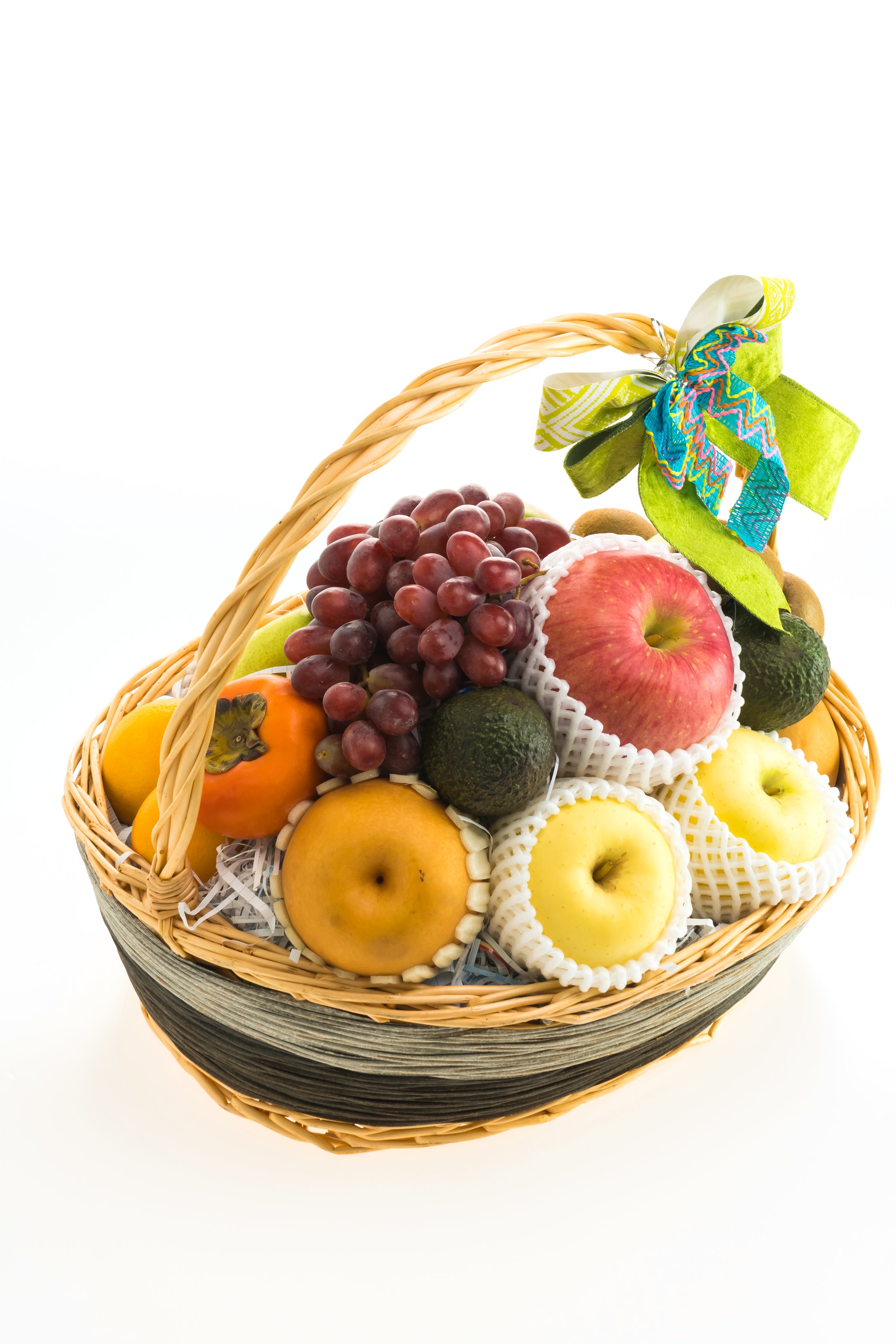 vecteezy_fruits-basket-on-white_2783661.jpg