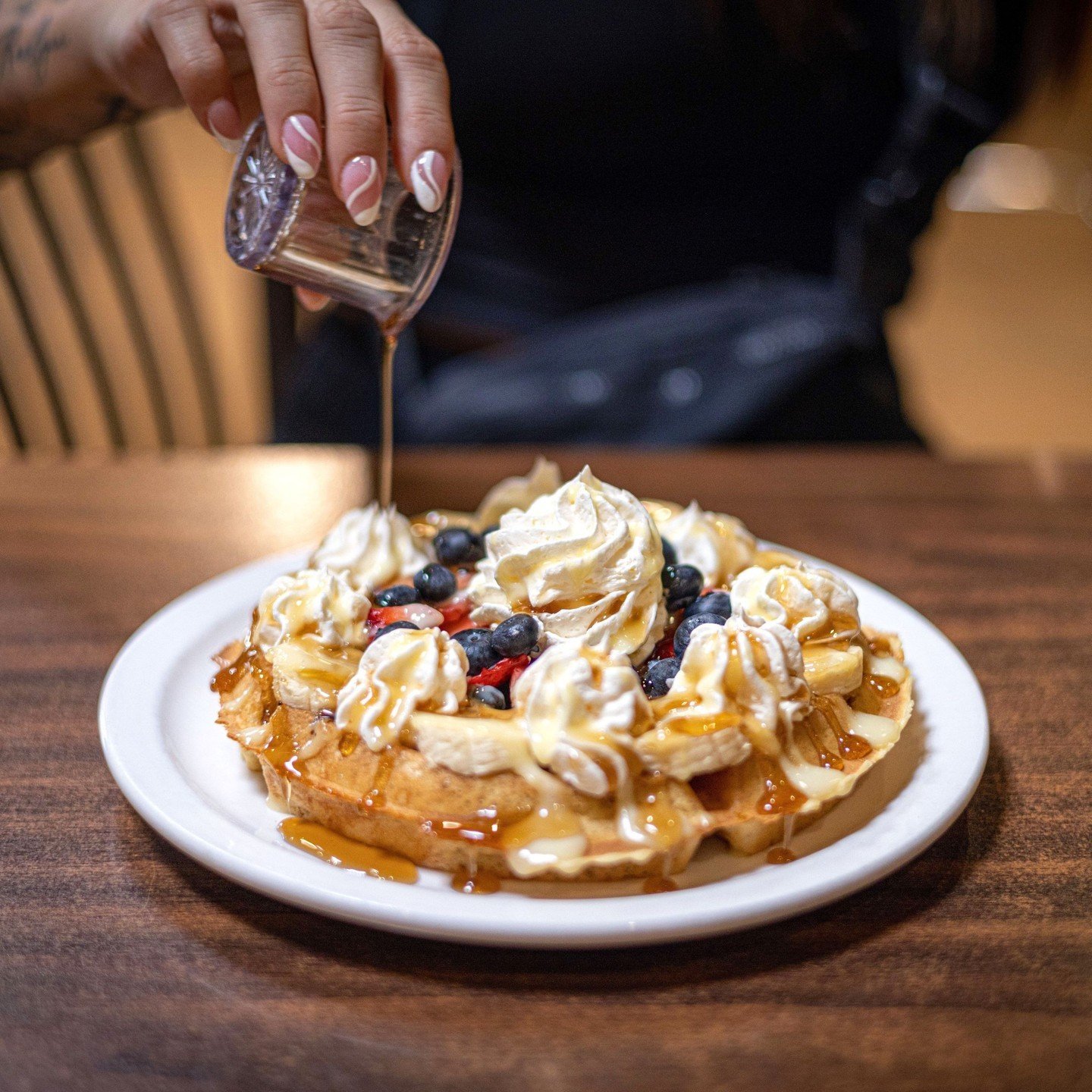 That syrup is calling my name.🤤 ⁠
⁠
#wecks #wecksnm #nm #newmexico #nmtrue #local #eatlocal #belgianfruitwaffle #breakfast #foodie #brunch #lunch #igoftheday