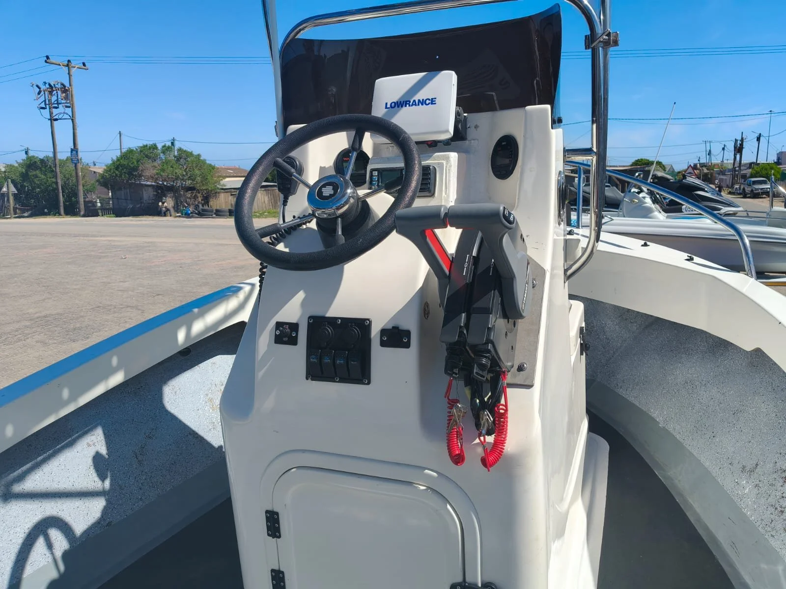 15.6 Dolphin & 2 x New Yamaha 40hp 6.jpeg