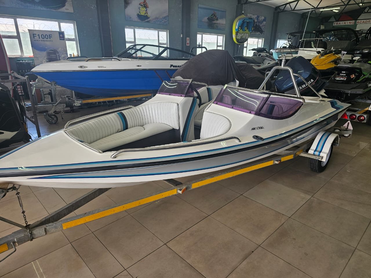 Glastron 16ft Xtaski