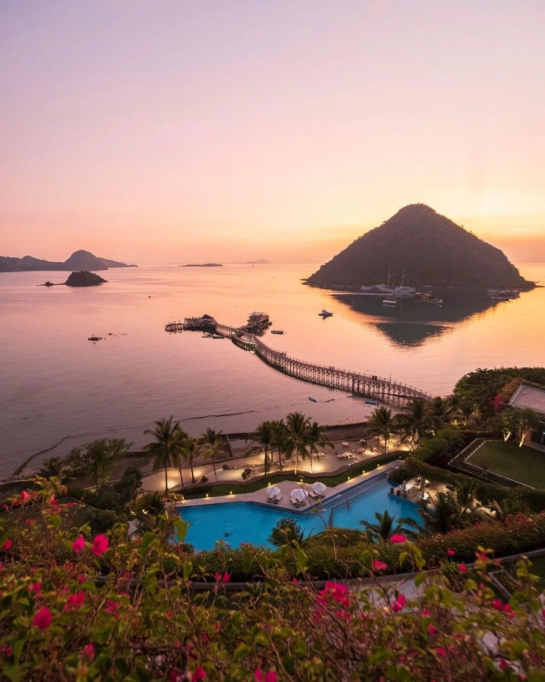 If you tell us you want to see Komodo dragons up close, this is where we start.

Stay somewhere with exquisitely wild landscapes, access to Komodo National Park, and five-star comfort. AYANA Komodo Waecicu Beach checks all of those boxes.

One of the