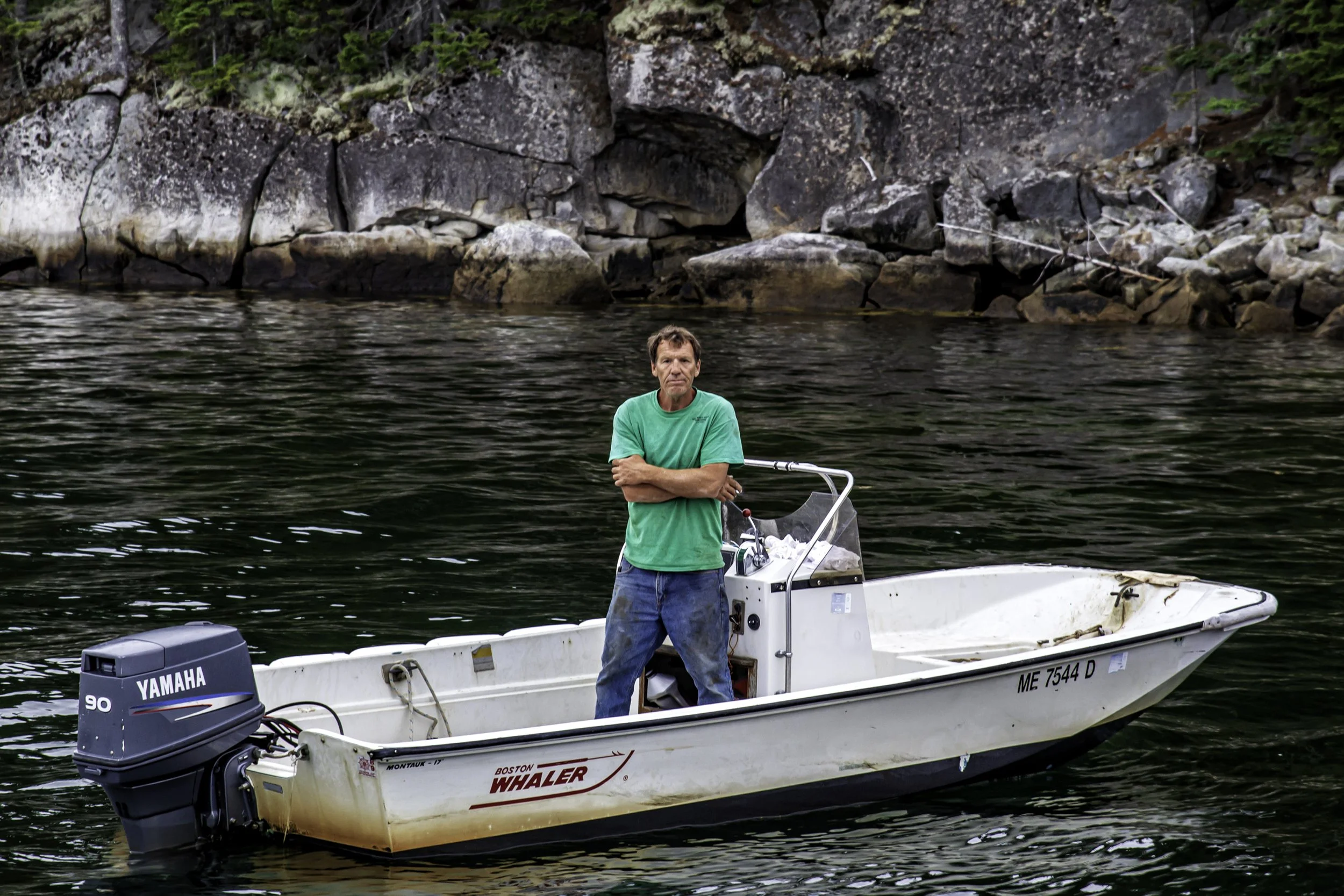 Chatting up the fitting out...talkin' weather.
