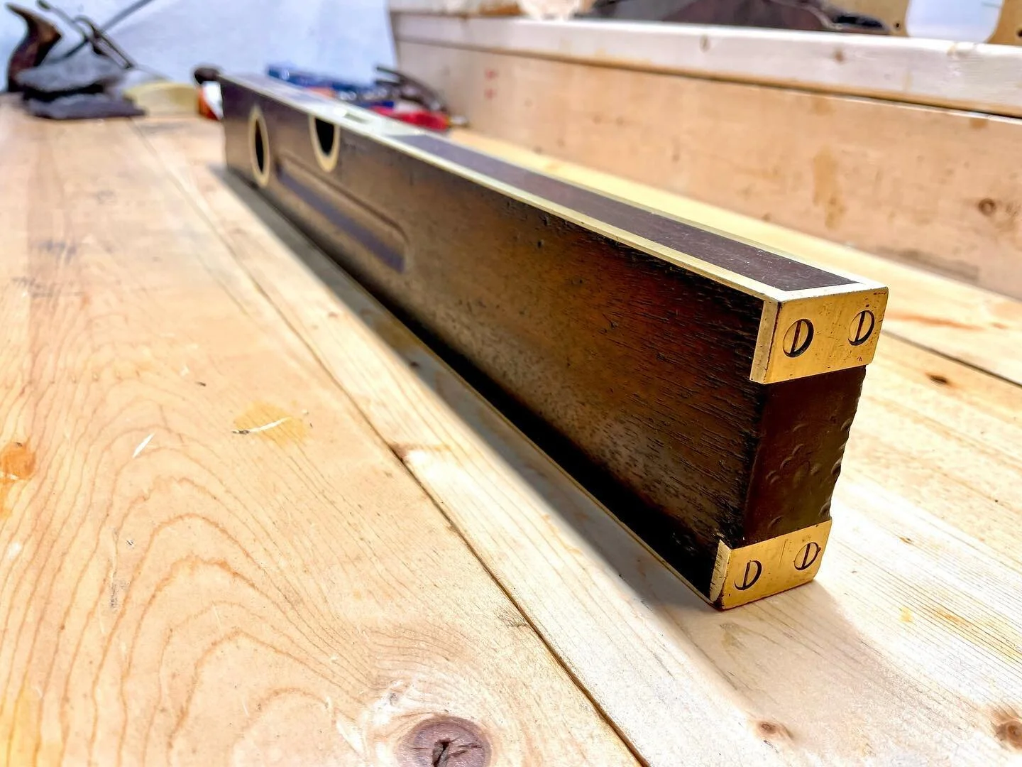 It was cold as in the studio this week, so I stayed in. 

Couldn&rsquo;t sit still, opted to work on a backlog of tool restoration. 

This is a Stanley no. 95 carpenter&rsquo;s level, circa 1890s. 

It was handed down from Ev&rsquo;s great grandfathe