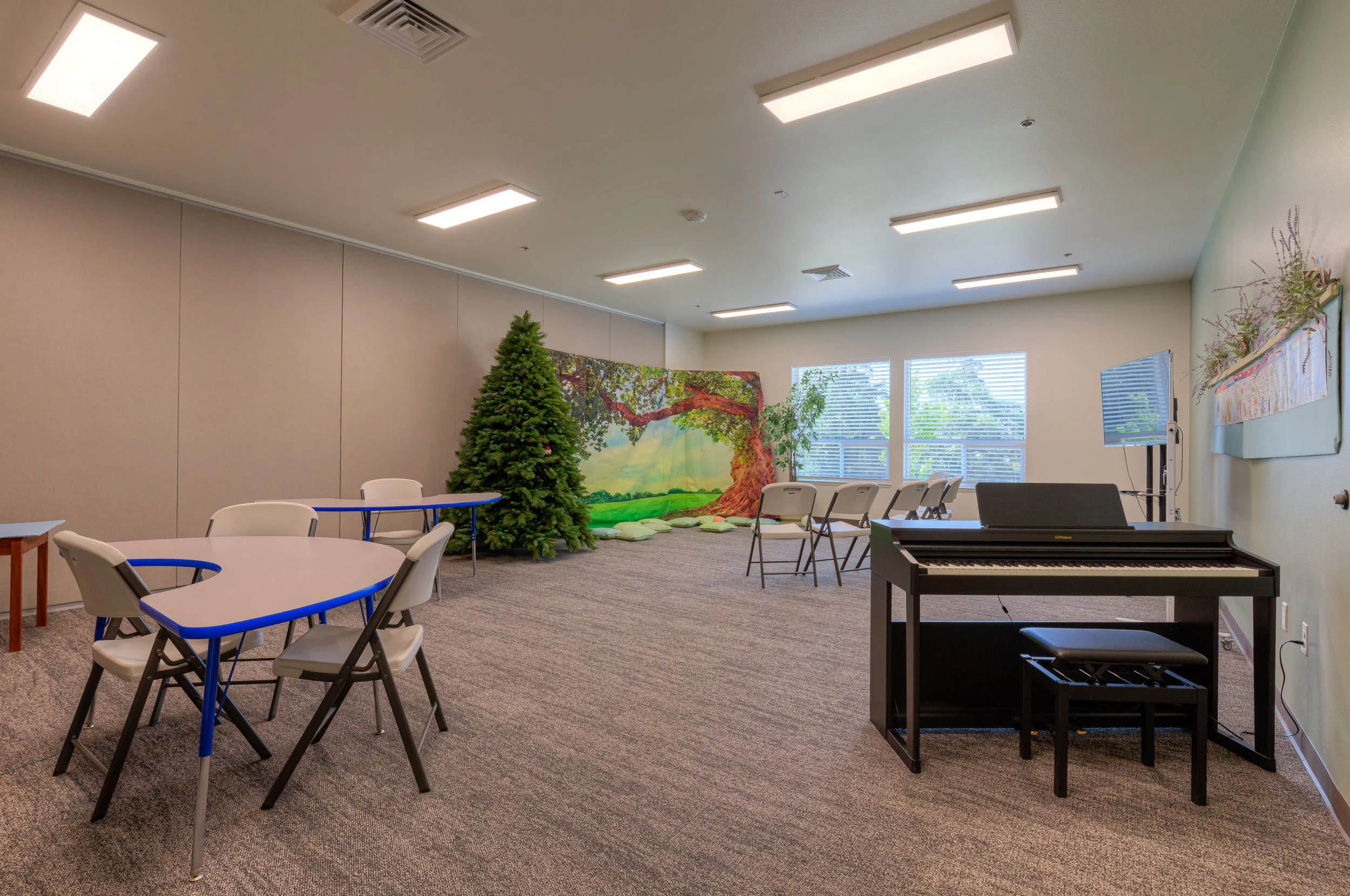 Paradise Adventist Church 091 - Classroom.jpg