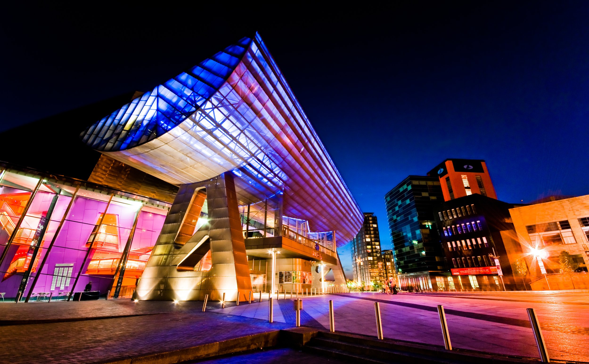  The Lowry theatre and gallery complex at Salford Quays 