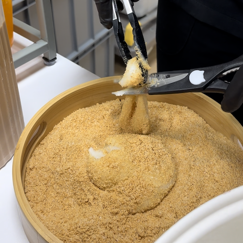 muah chee live station chaz events singapore catering desserts traditional snacks peanut sesame mua chee munched glutinous mochi events