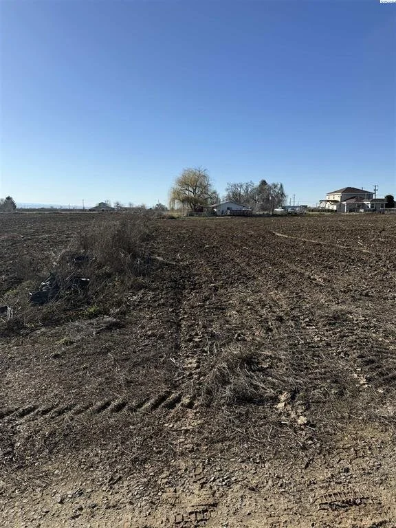 168505 W. King Tull Rd., Prosser, WA 99350