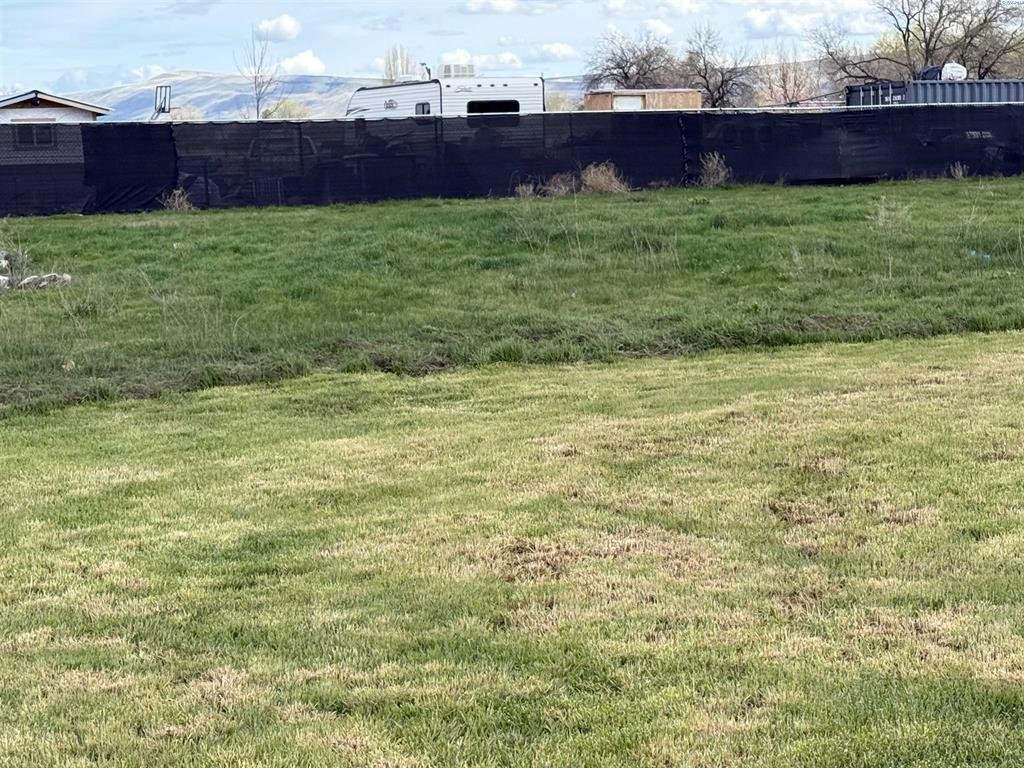 16509 N. Missimer Rd., Prosser, WA 99350