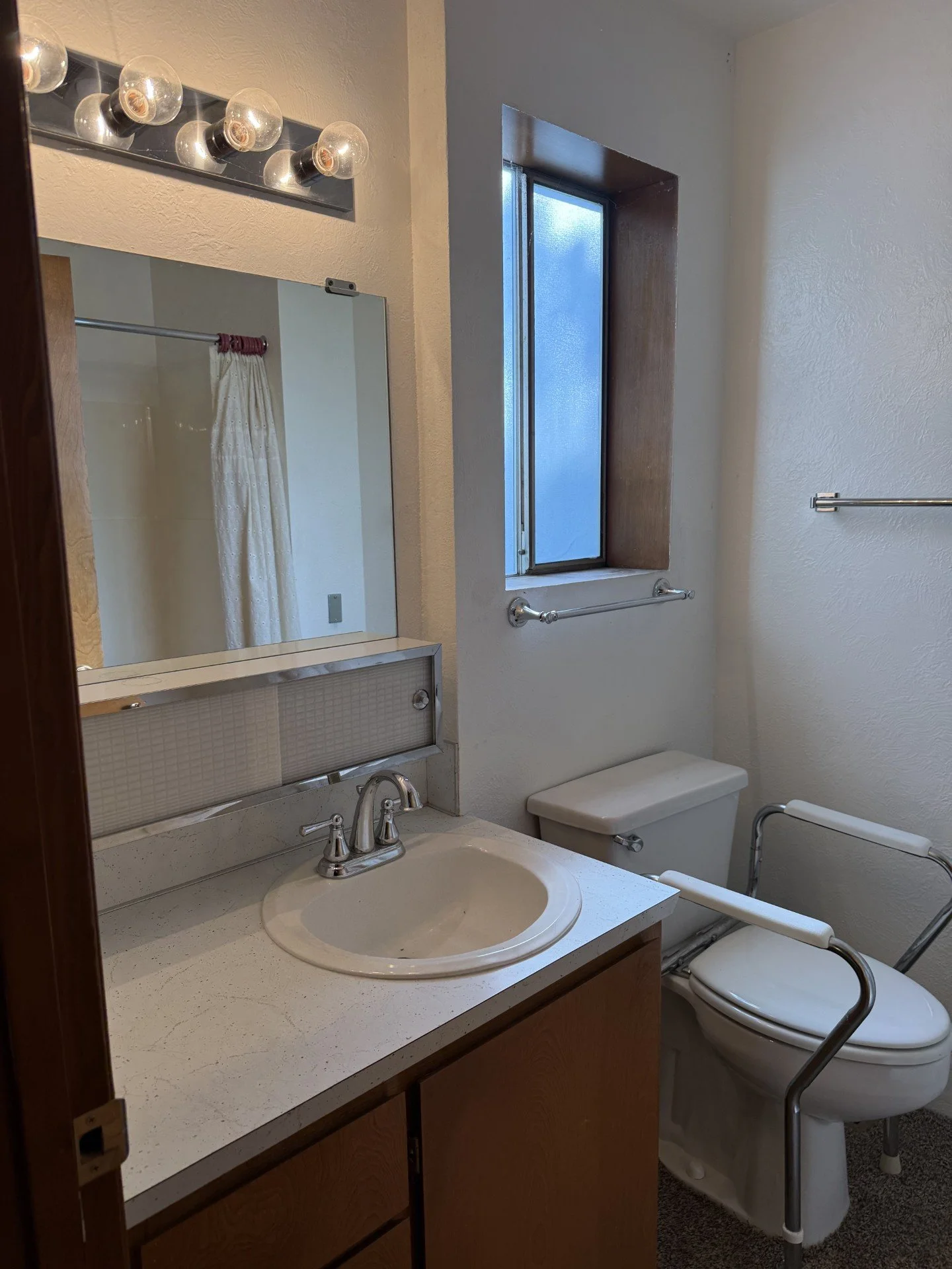 1425 Riverside Drive, Prosser, WA 99350