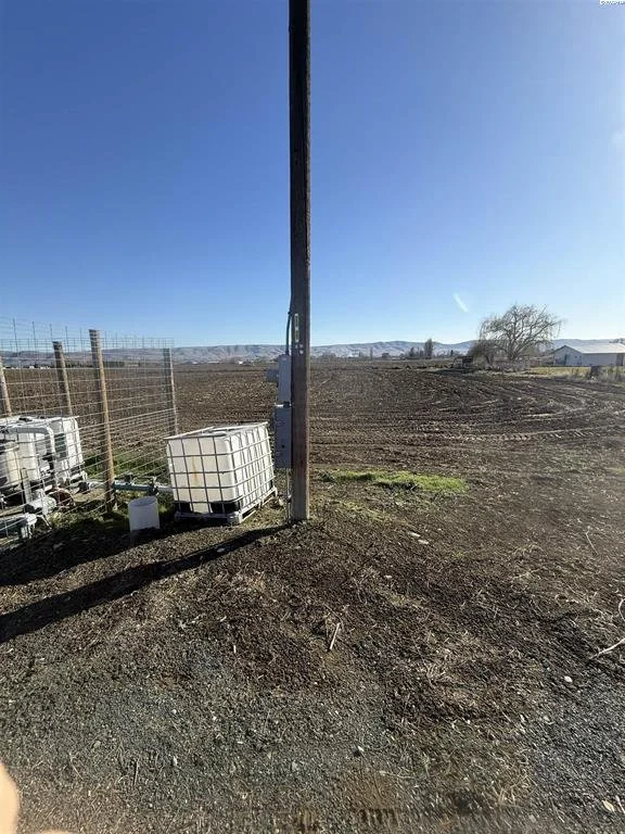 168505 W. King Tull Rd., Prosser, WA 99350