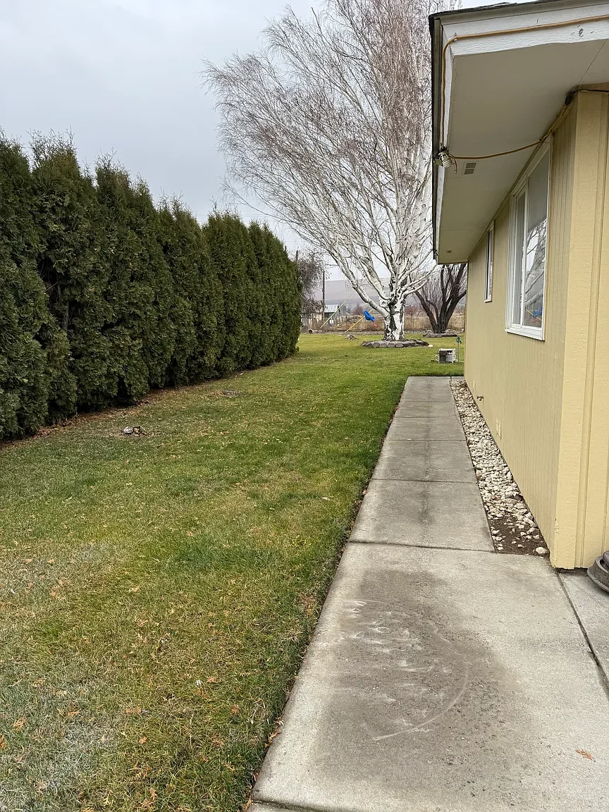 1220 Randel Rd., Sunnyside, WA 98944