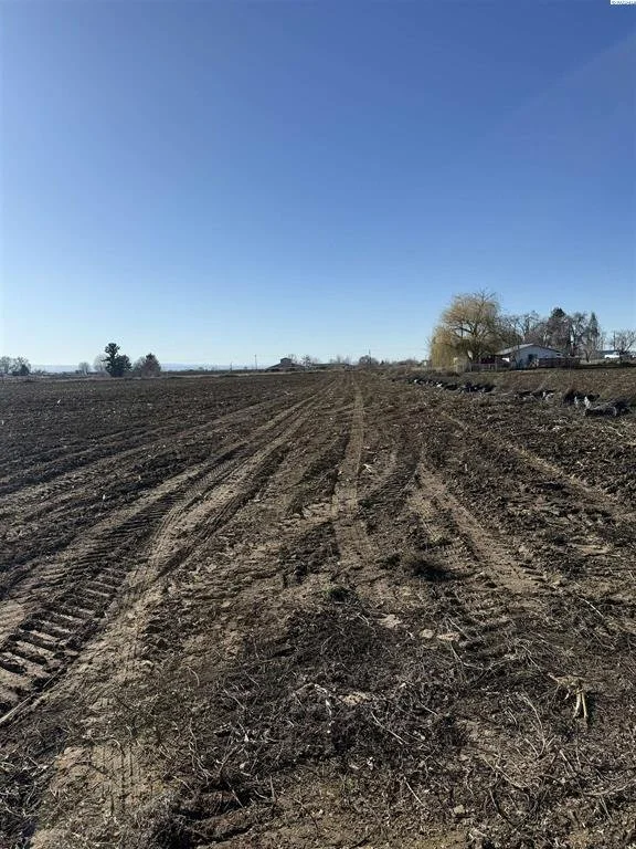 168505 W. King Tull Rd., Prosser, WA 99350