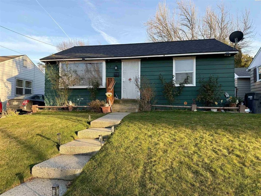 1208 Playfield Ave., Prosser, WA 99350