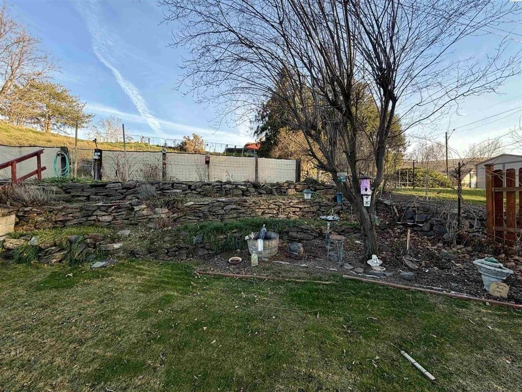 1208 Playfield Ave., Prosser, WA 99350