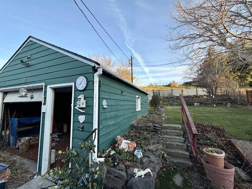 1208 Playfield Ave., Prosser, WA 99350