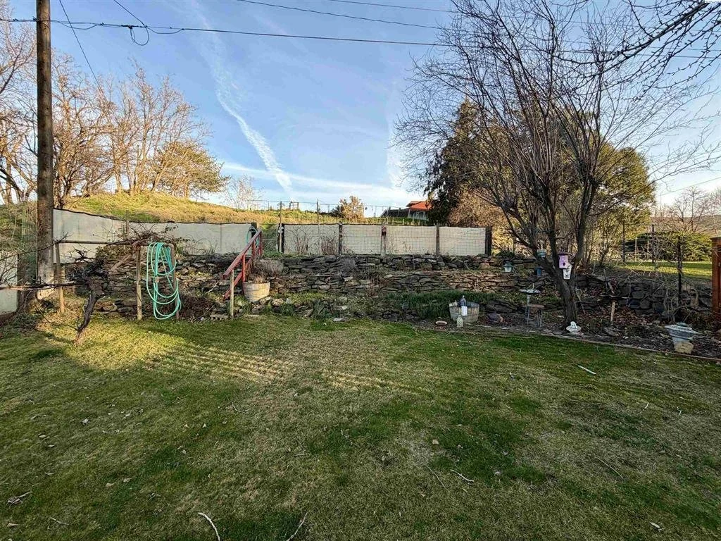 1208 Playfield Ave., Prosser, WA 99350