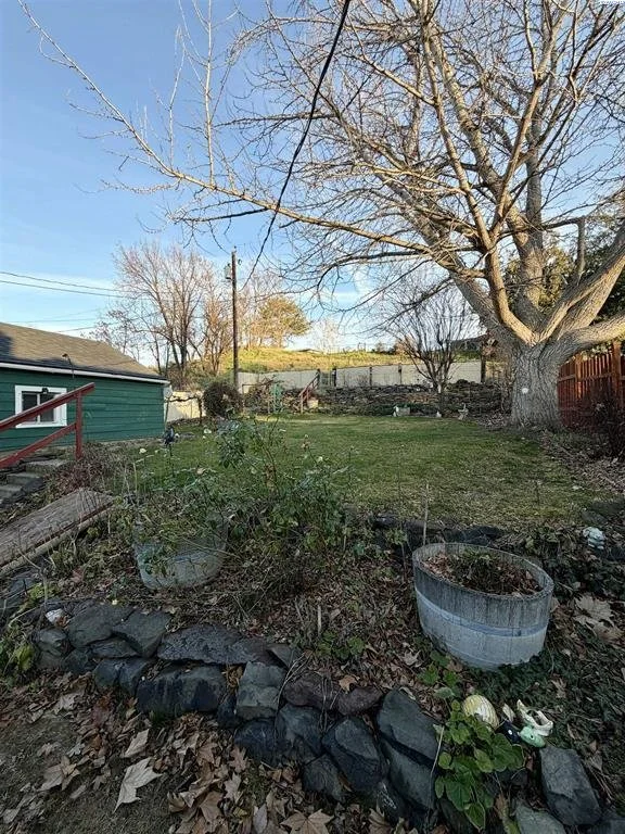 1208 Playfield Ave., Prosser, WA 99350