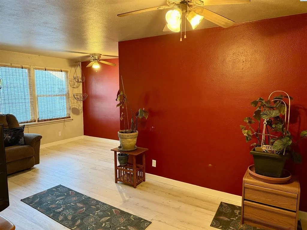 1208 Playfield Ave., Prosser, WA 99350