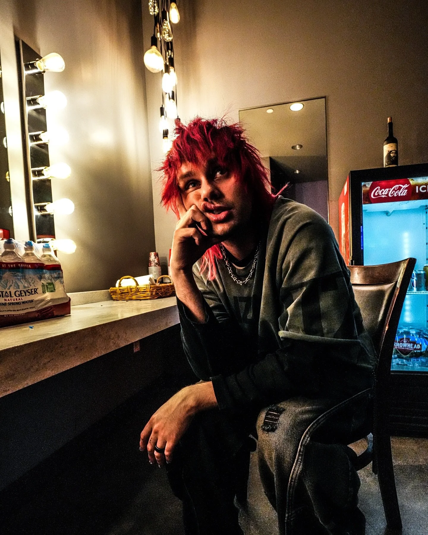 📸 a backstage sidequest w/ @michaelclifford ⭐️🎸

&bull;
&bull;
&bull;
&bull;
&bull; #michaelclifford5sos #5sos #backstage #bts #photographer #photo #musicphotographer #concertphotography #sonyalpha #waterparks #losangeles #la #music