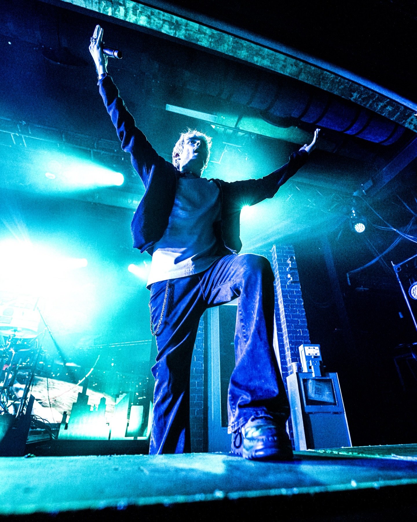 LET&rsquo;S DO THIS AGAIN SOON @waterparks 👀🚐 parx fans, what do you think?!📸

&bull;
&bull;
&bull; #waterparks #waterparksband #awstenknight #photographer #concertphotography