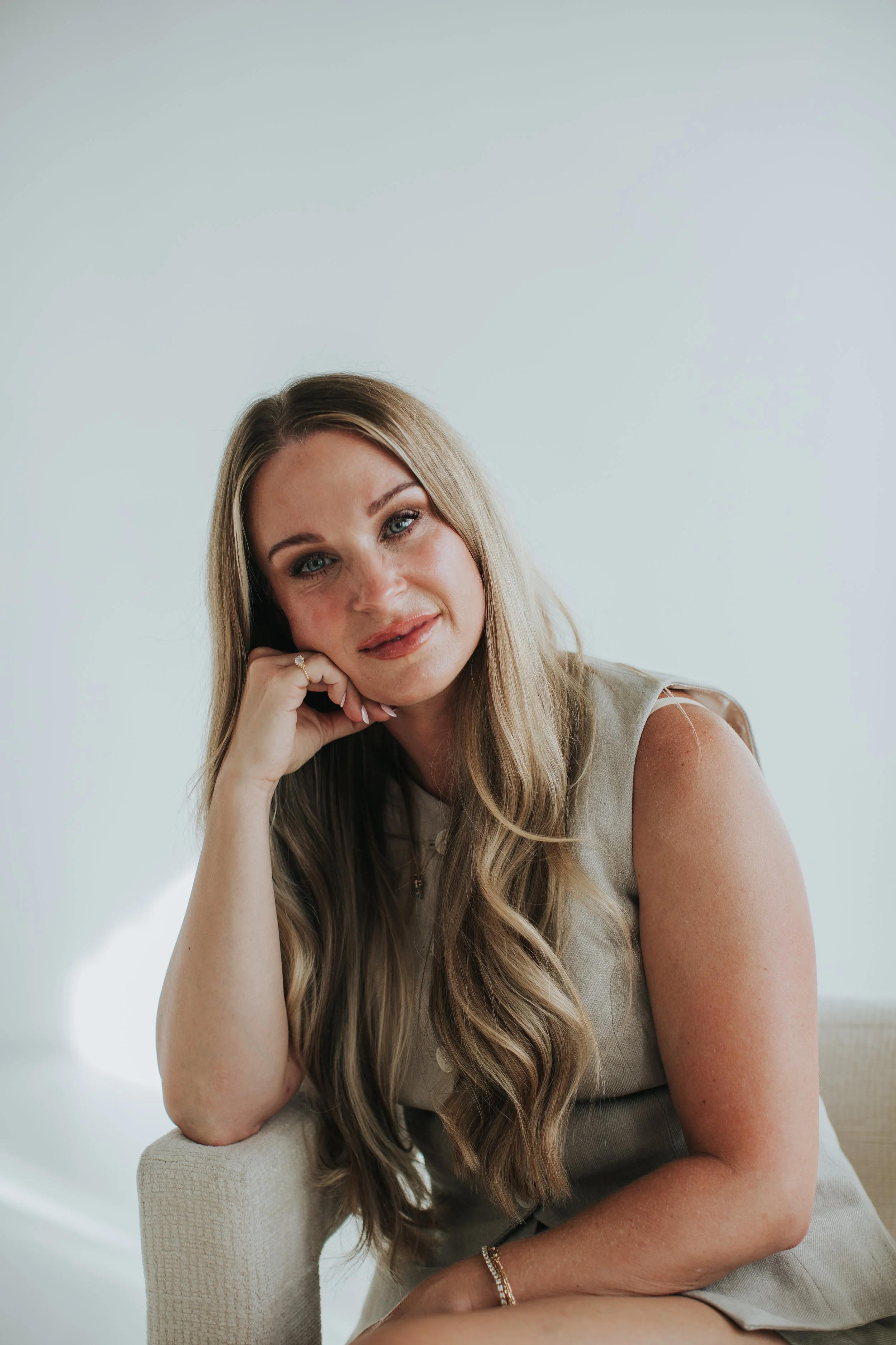 Natural and creative portraits by Mariah Krafft best photographer in Fort Wayne, Indiana
