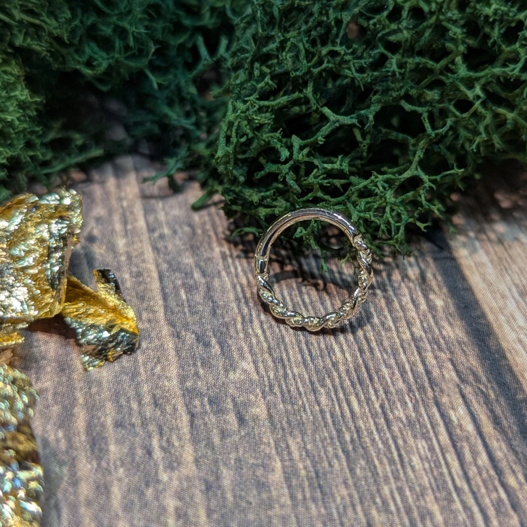 Cannasteel. 14k yellow gold Twist clicker