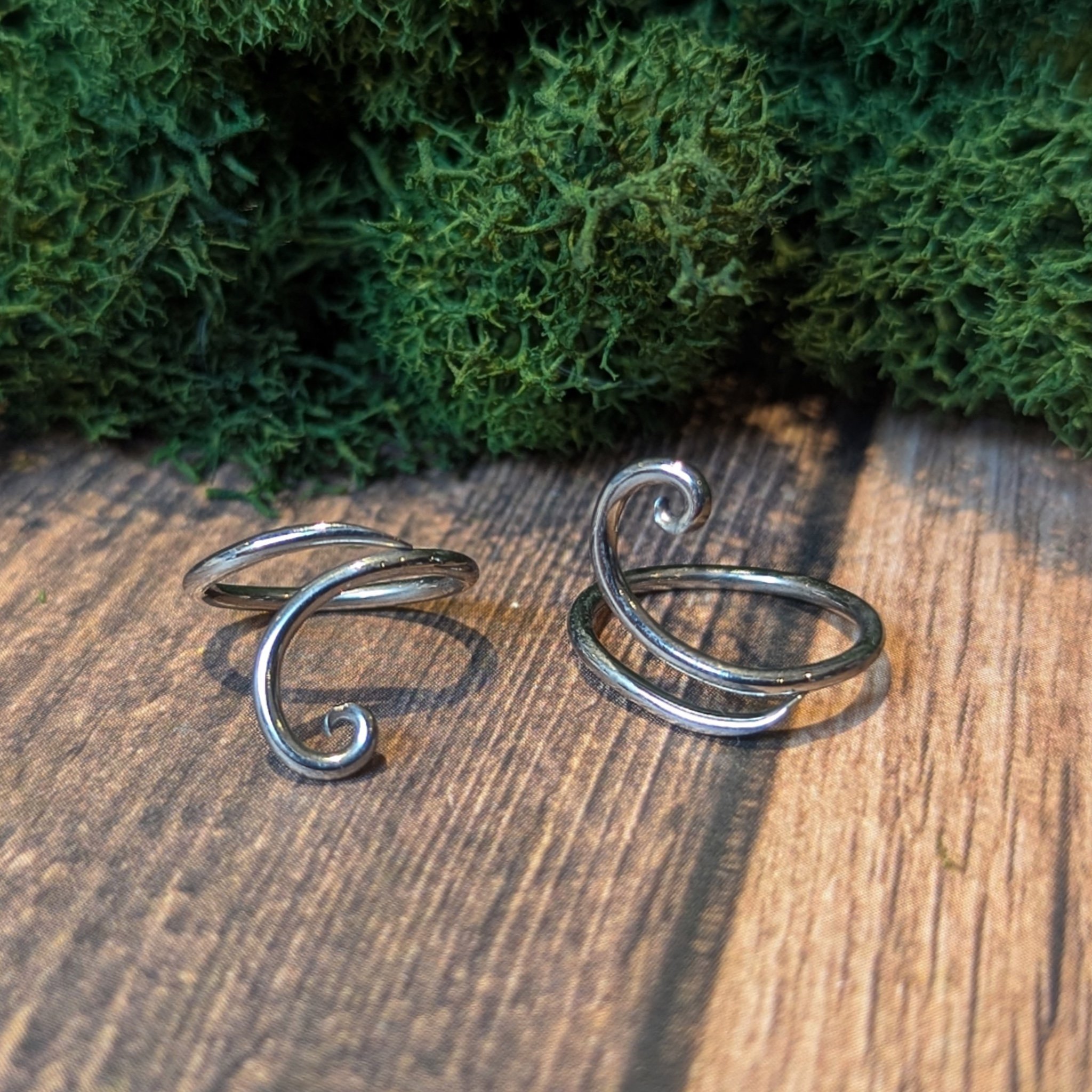 Interstellar. Niobium 'Velorum' Conch ring