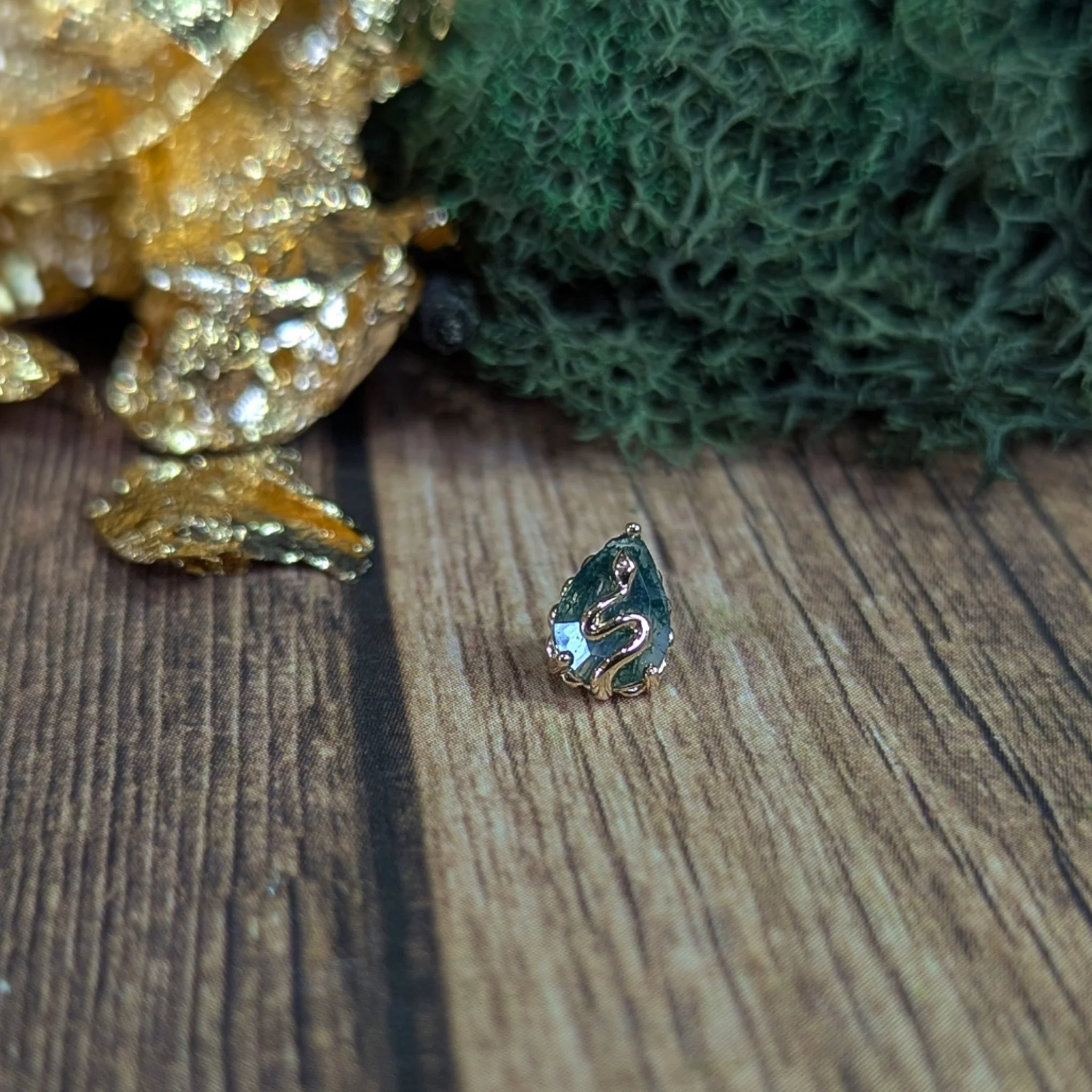 Junipurr. 14K Gold Hecate Threadless end