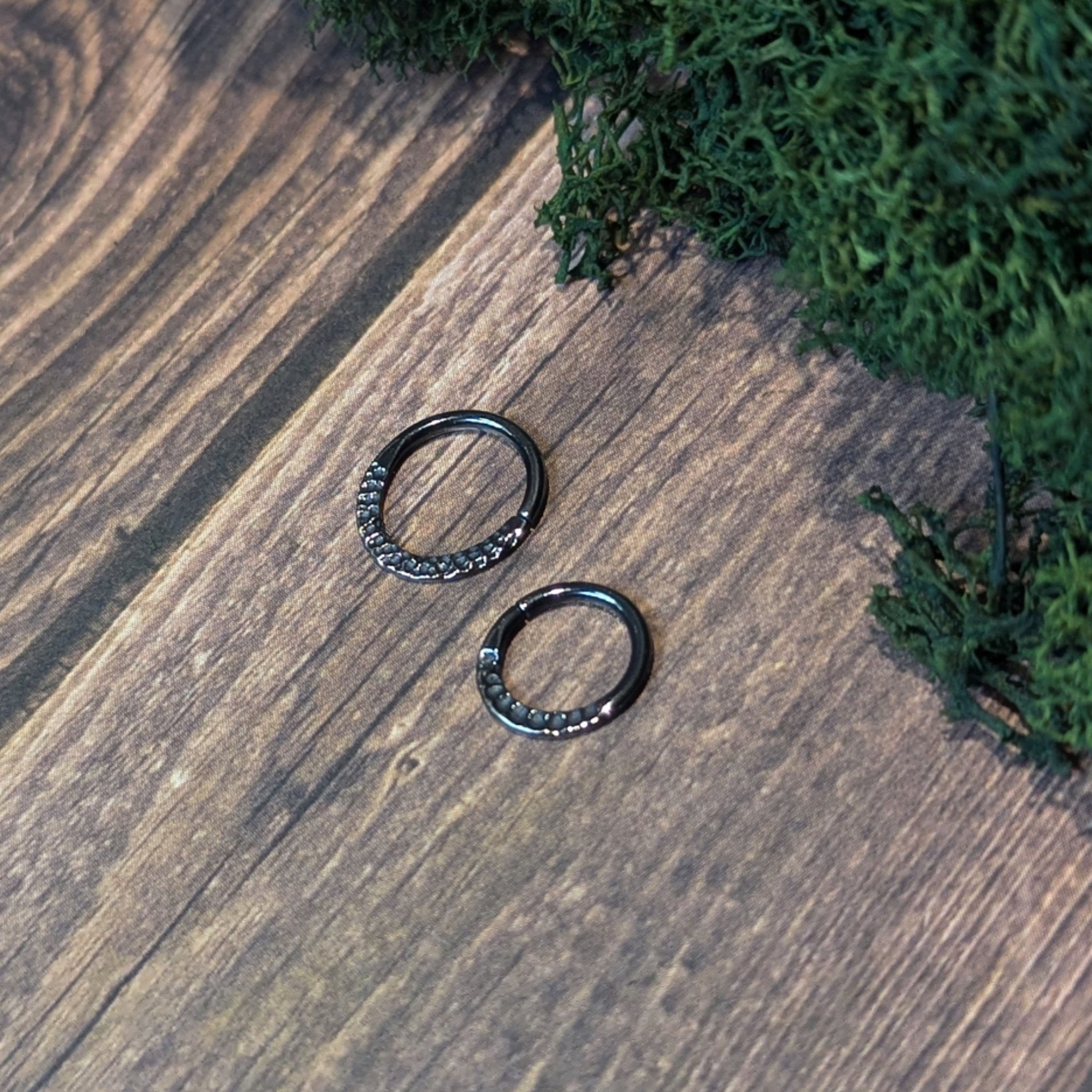 Black forest. Flattened & hammered Niobium seamless ring