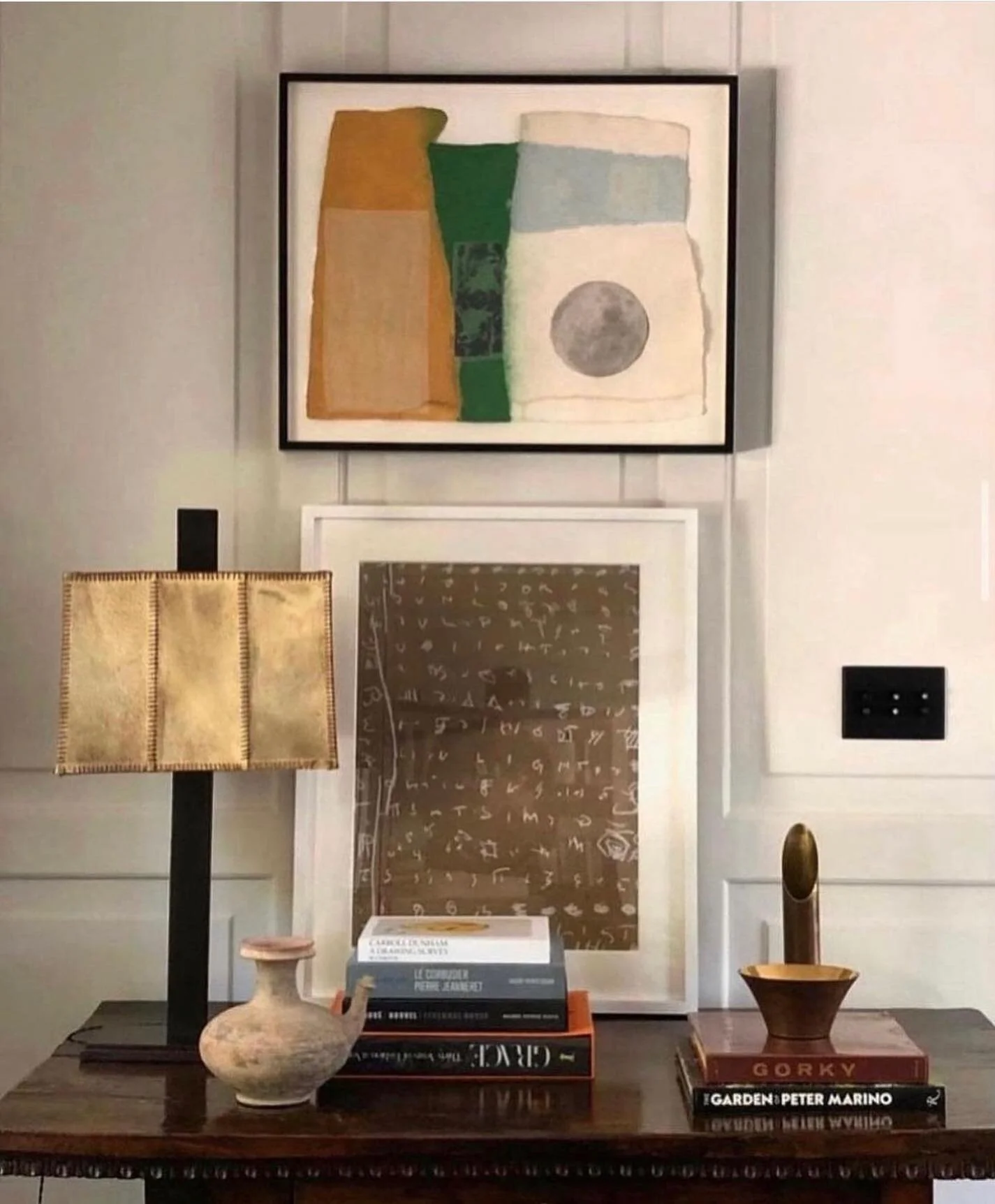 Marc du Plantier lamp right at home on an 18th c. Italian table. Screen print by Robert Rauschenberg, 1977. 

via @clementsdesign @waldosdesigns 
.
.
.
#marcduplantier #robertrauschenberg #modernart #screenprint #neodada #duchamp #twombly #lecorbusie