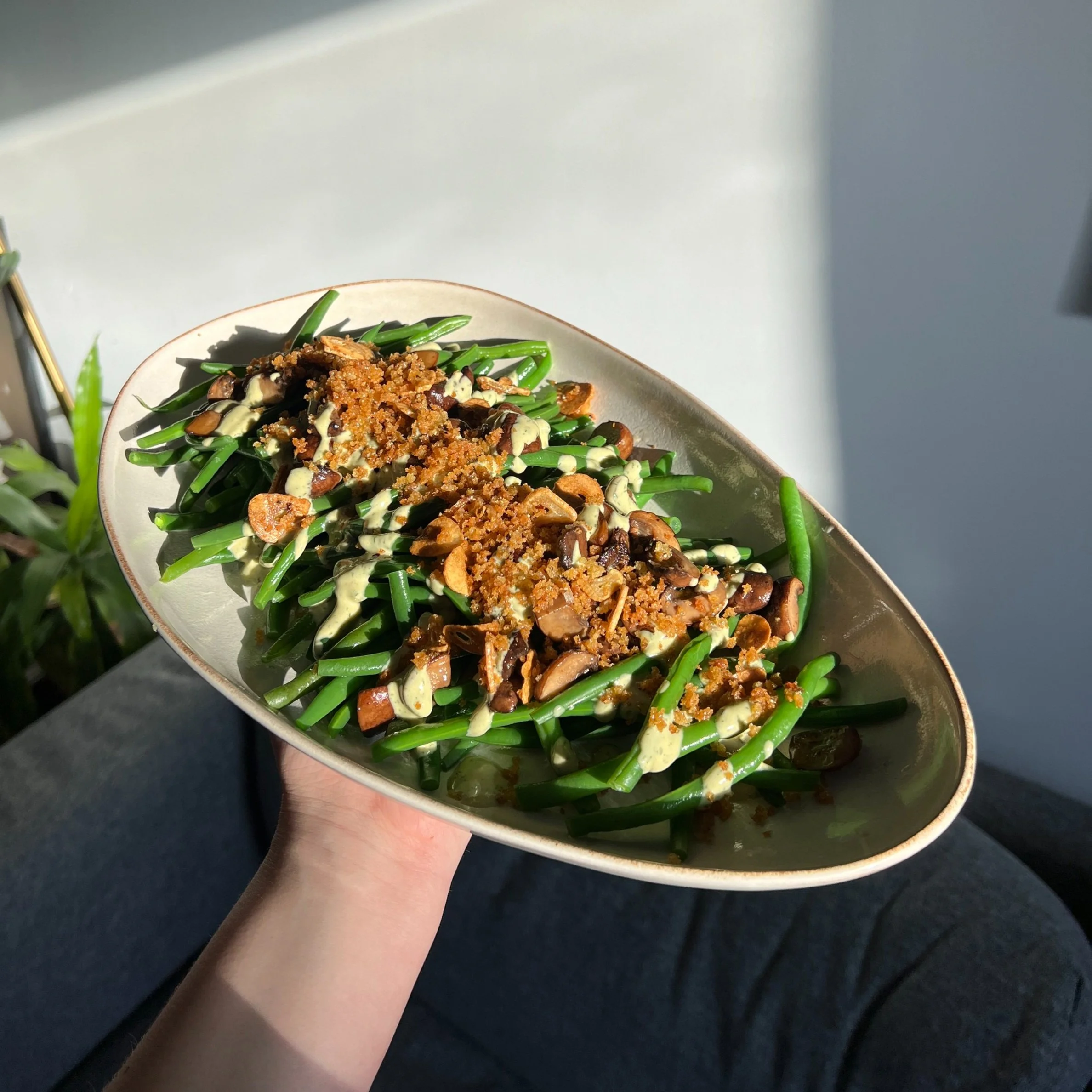 Crunchy Green Beans and Mushrooms with Dill Tahini Dressing and Garlic Breadcrumb Topping