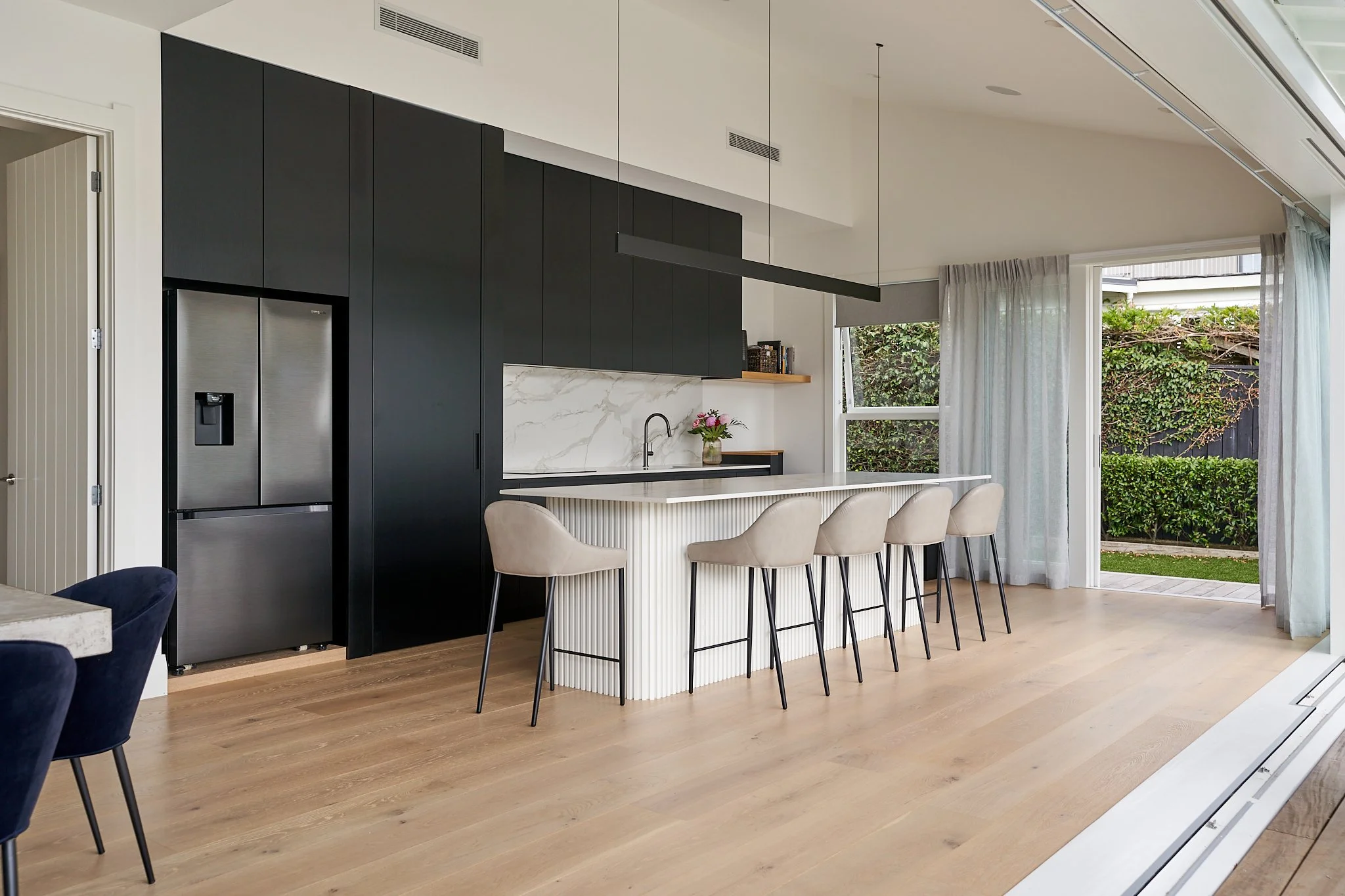 Choosing Between Timber and Aluminium Joinery in NZ