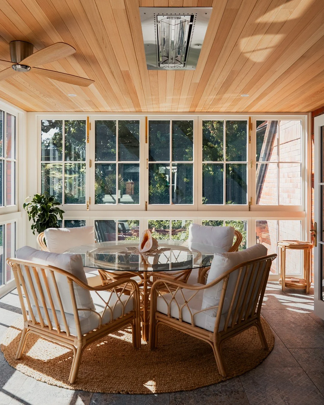 For those who think timber&rsquo;s practicality is limited only to its superior aesthetics, think again.

As a natural insulator, timber slows the transfer of heat, meaning your home stays warmer in winter and cooler in summer.

When combined with do