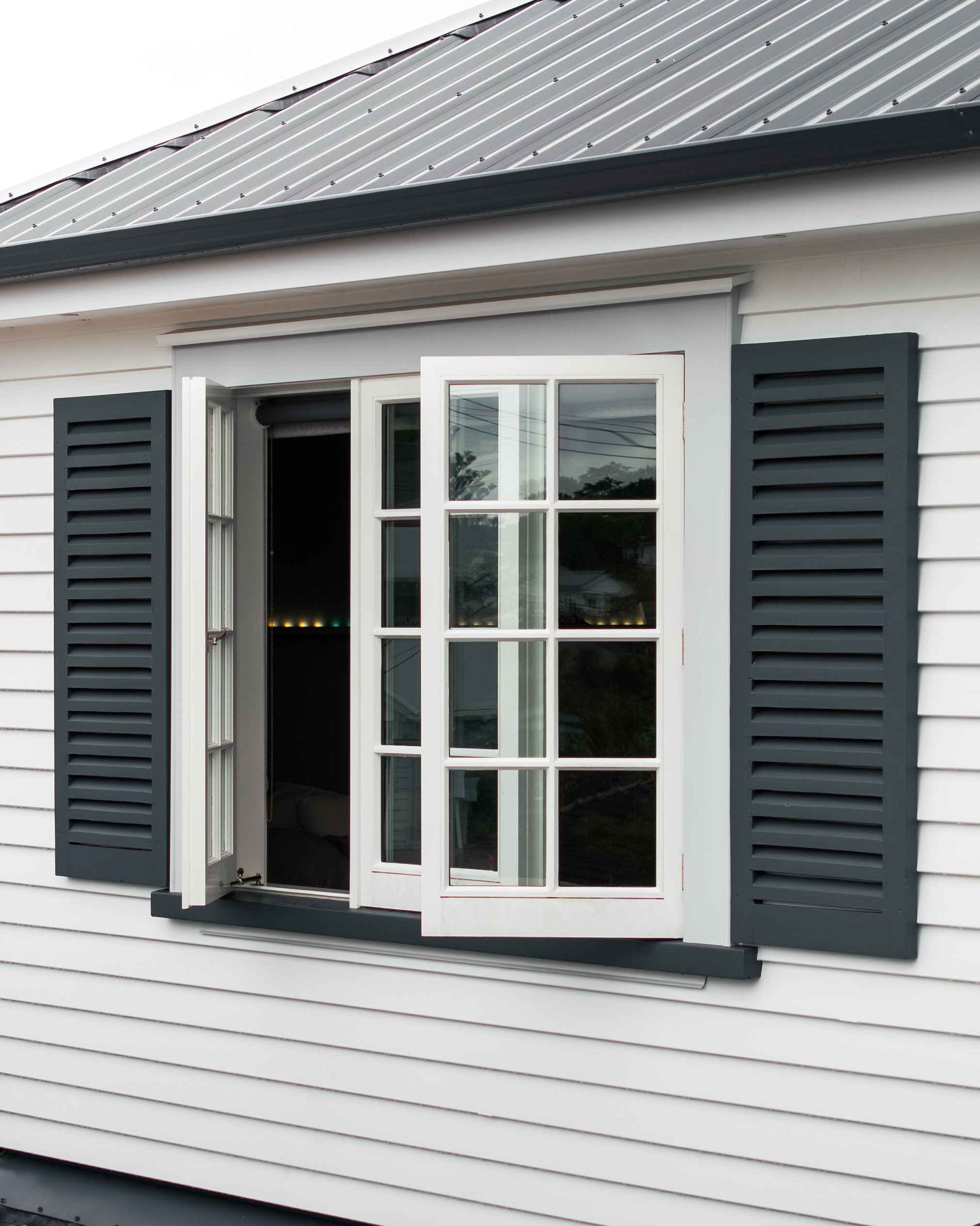 Timber vs Aluminium Joinery in Auckland Winters: Condensation, Warmth and Long-Term Value