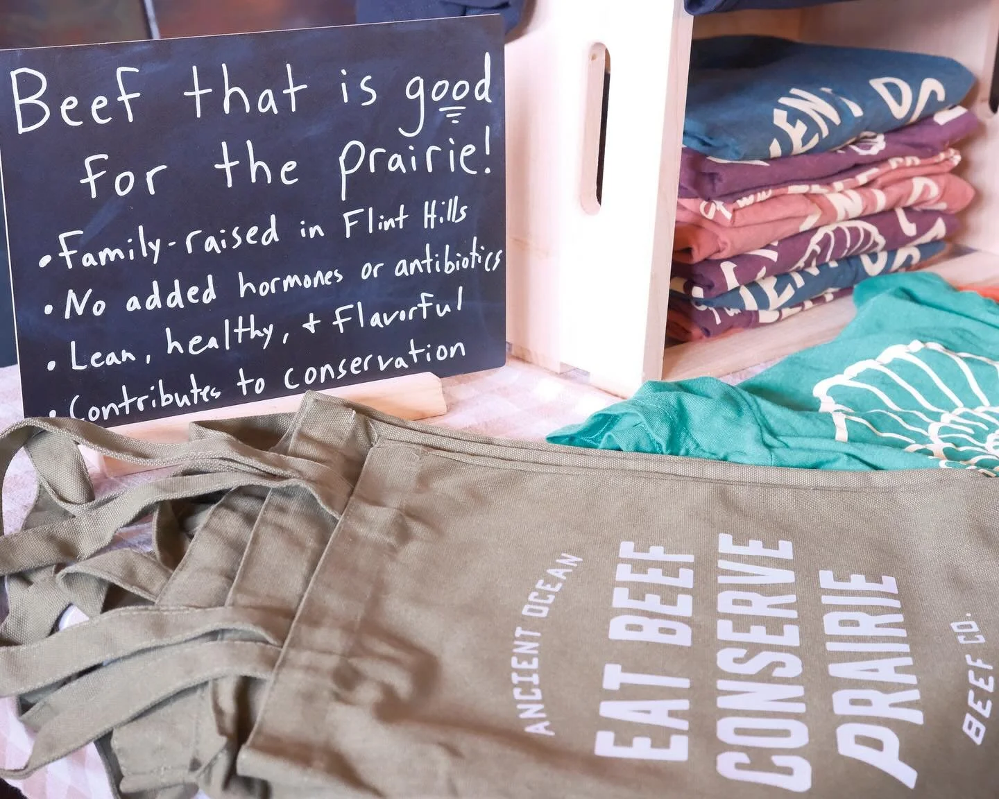 Come hang out tomorrow (Saturday, Feb 8th) at @manhattanbrewing during the cozy, cheerful indoor winter market, with homemade biscuits and gravy, a new breakfast sandwich, and cinnamon rolls from @piccalilli_farm. We&rsquo;ll be there with other loca