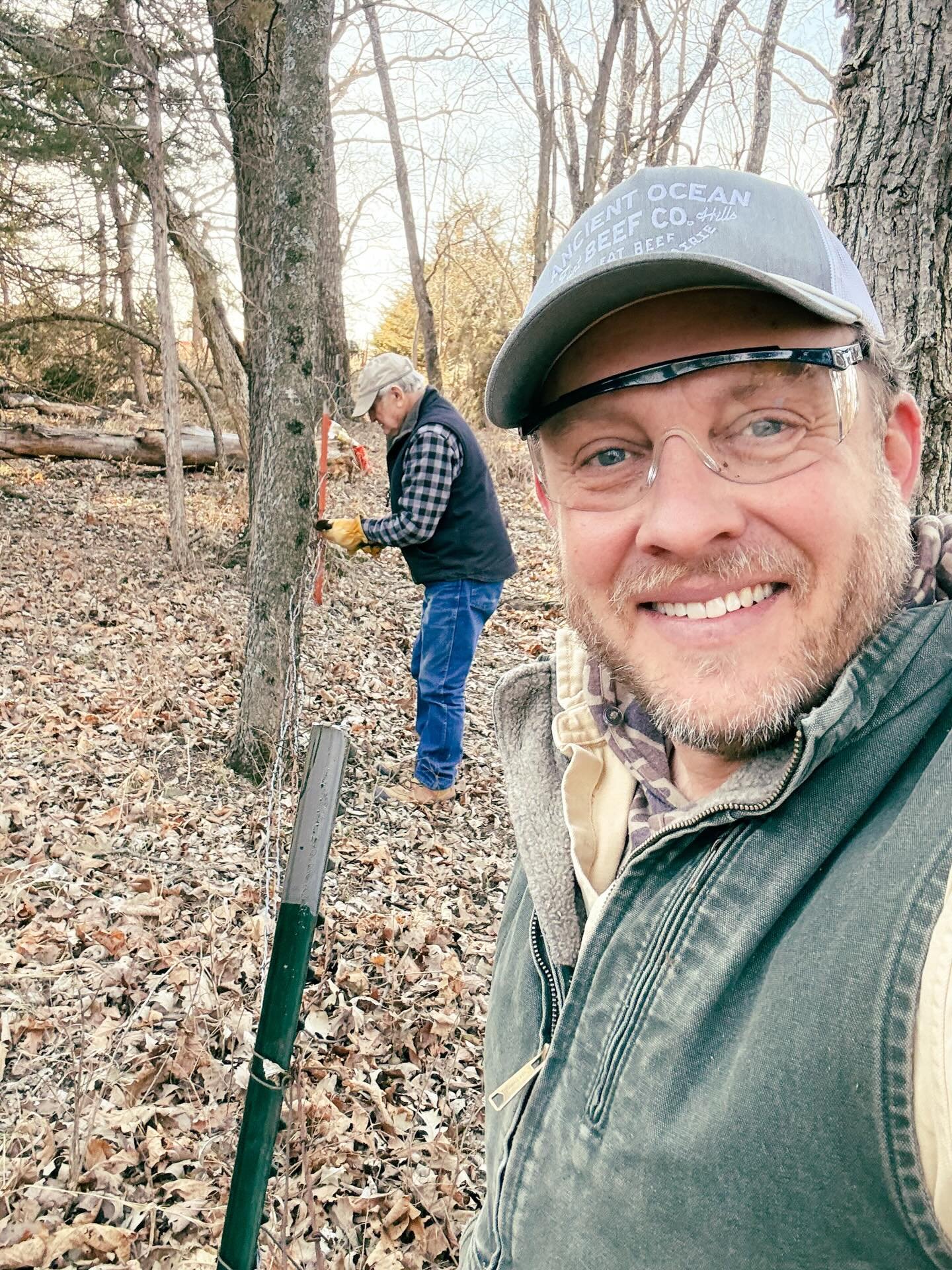 Fencing crew hard at work in the woods. 

Ready for the cold? Freezer full of beef? If not, DM us for custom order or shop on our website. Link in bio.

#eatbeefconserveprairie #prairiefriendlybeef #grassfed #regenerativeagriculture #mhk