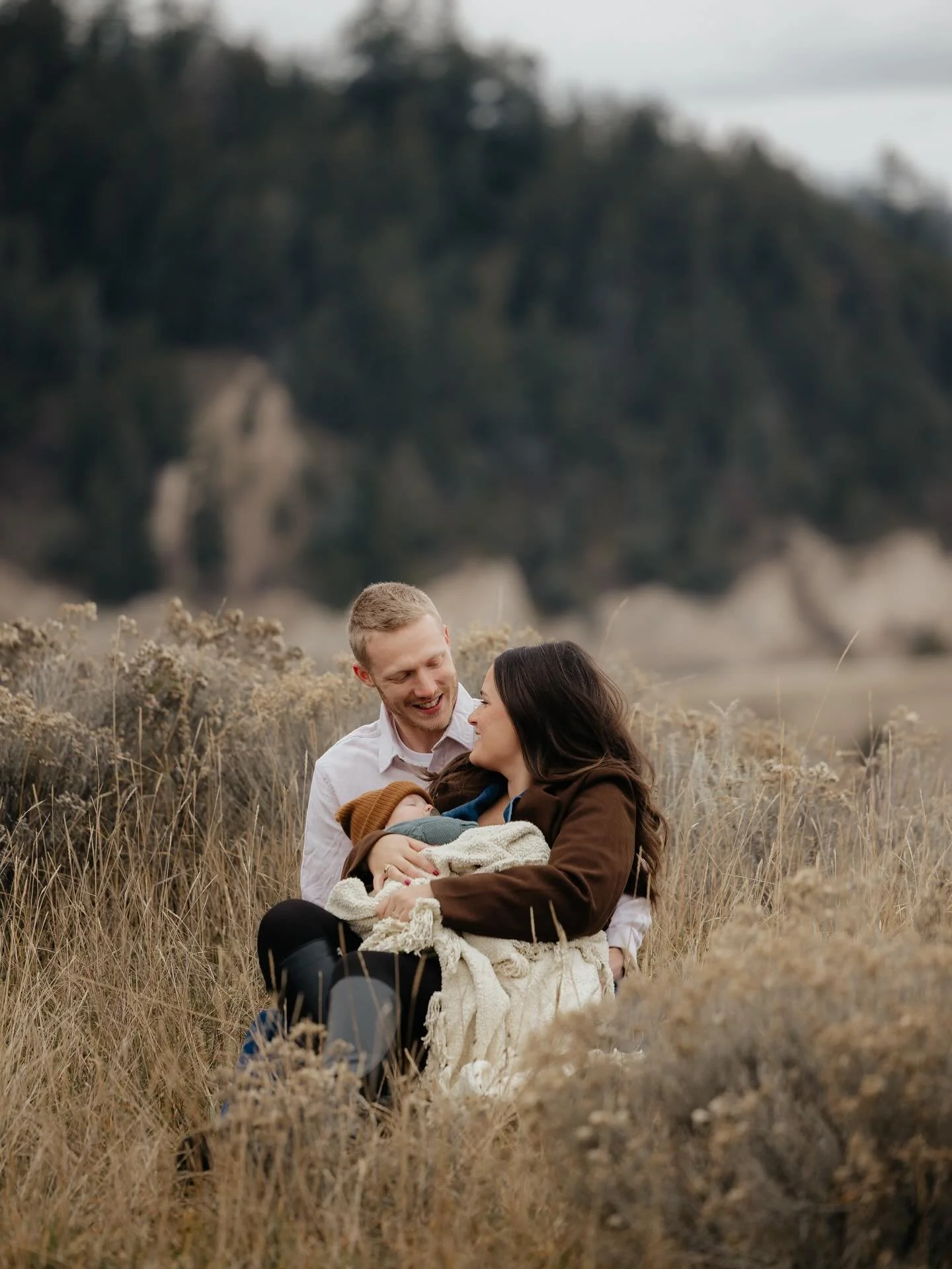 Merry Christmas from our little family to yours. Exactly one year ago we found out about little Cal 🥹