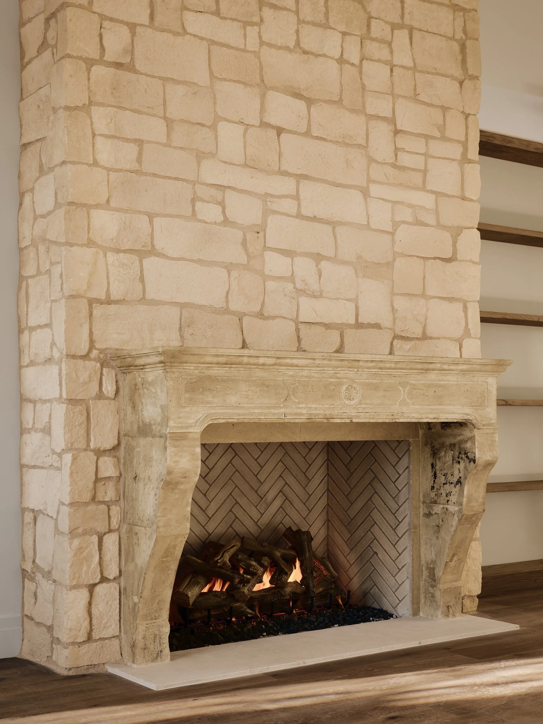 Web 005 MDF Dev. Loma fireplace 1622.jpg
